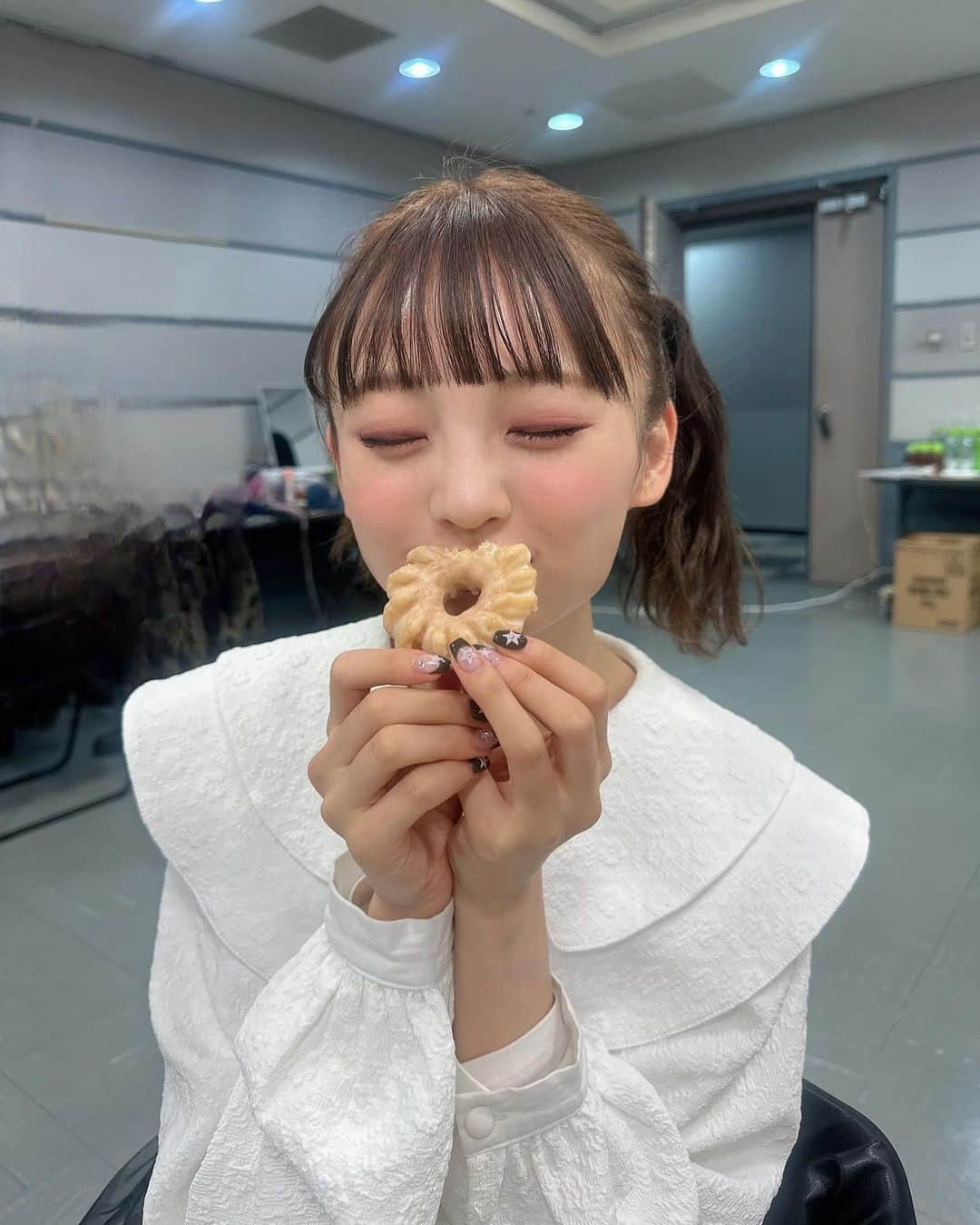 新澤菜央さんのインスタグラム写真 - (新澤菜央Instagram)「ドーナツもアイドルも王道がすきっ？❤︎  ⠀ #彼女の私服がかわいい #低身長コーデ #sサイズコーデ #156cm #骨格ウェーブ #ガーリーコーデ #フレンチガーリー #フレンチガーリーコーデ #merryjenny #merryjennyコーデ #maisonspecial #メゾンスペシャル #zara #zarakids #epine #ツインテール #crispycreamdoughnut #ootd」11月2日 20時51分 - _shinshin_48