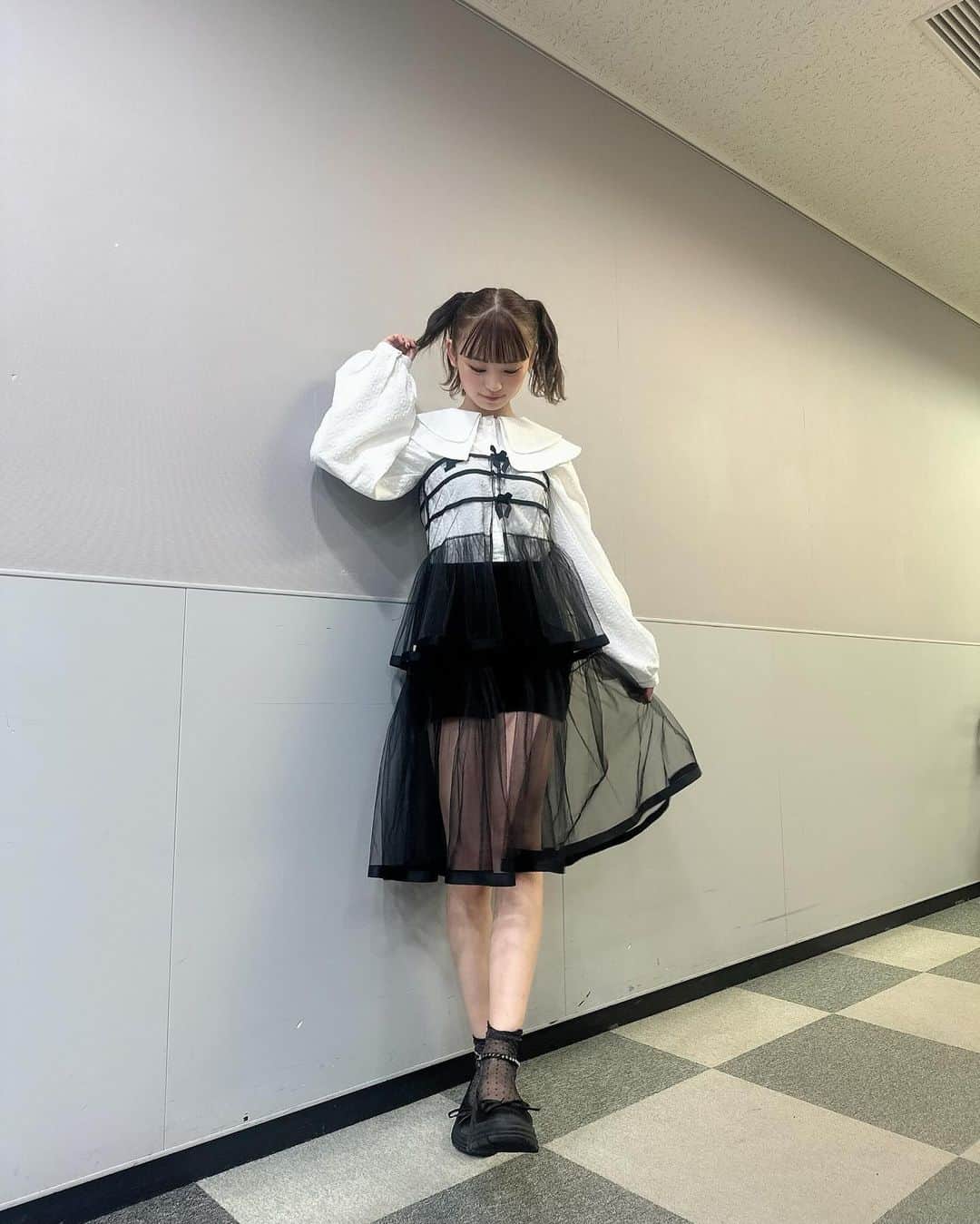 新澤菜央さんのインスタグラム写真 - (新澤菜央Instagram)「ドーナツもアイドルも王道がすきっ？❤︎  ⠀ #彼女の私服がかわいい #低身長コーデ #sサイズコーデ #156cm #骨格ウェーブ #ガーリーコーデ #フレンチガーリー #フレンチガーリーコーデ #merryjenny #merryjennyコーデ #maisonspecial #メゾンスペシャル #zara #zarakids #epine #ツインテール #crispycreamdoughnut #ootd」11月2日 20時51分 - _shinshin_48