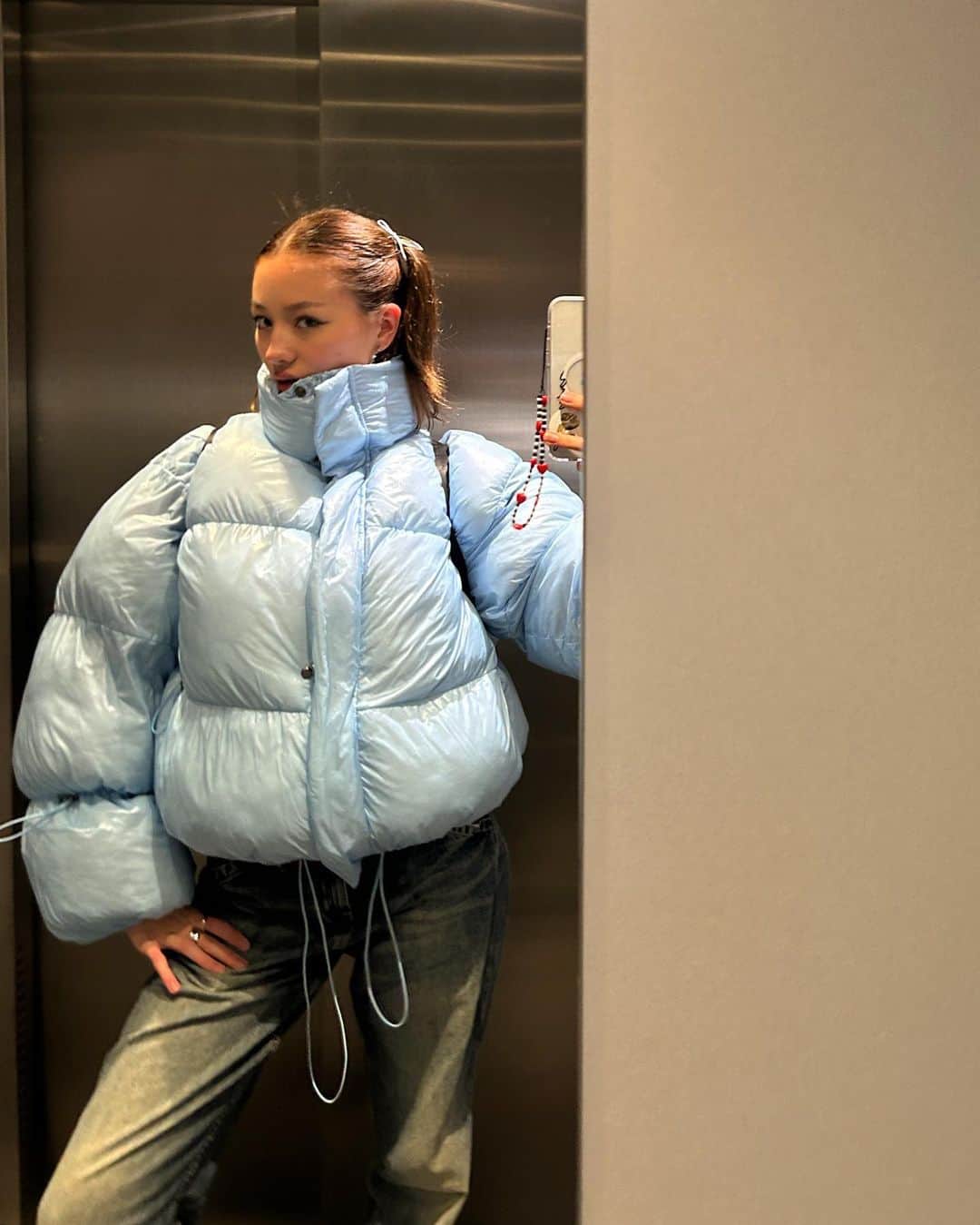 サクラ・キルシュさんのインスタグラム写真 - (サクラ・キルシュInstagram)「new puffer jacket for cold season from @ovalsquareofficial 💦  so comfy and pufffyyyyy 🐰」11月2日 20時54分 - sakura_kirsch