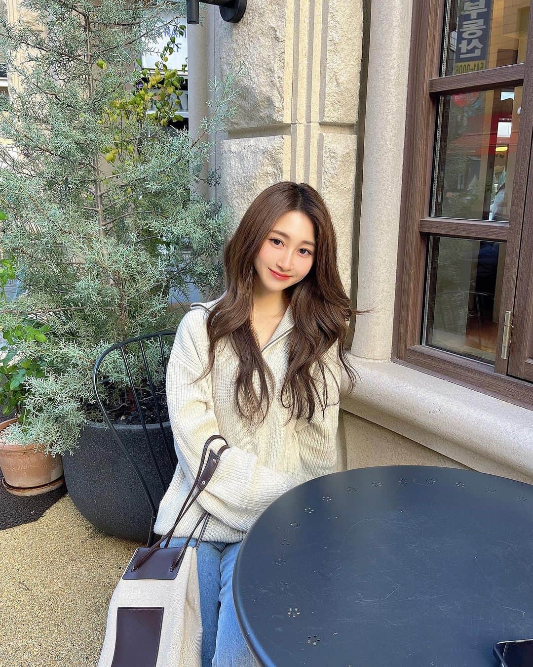 丹羽あんなのインスタグラム：「11월도 잘부탁해🤎🤎 가로수길에서 카페, 주사, 친구들 모임, 다한날 왠지 예쁜 목걸이 매고 있으면 기분좋게 보낼 수 이씀 다들 좋은일만 가득가득한 하루되세요오... 🫶🏻  お気に入りコーデたちは🏷️してます かわいぃいぃ〜🪽♡」