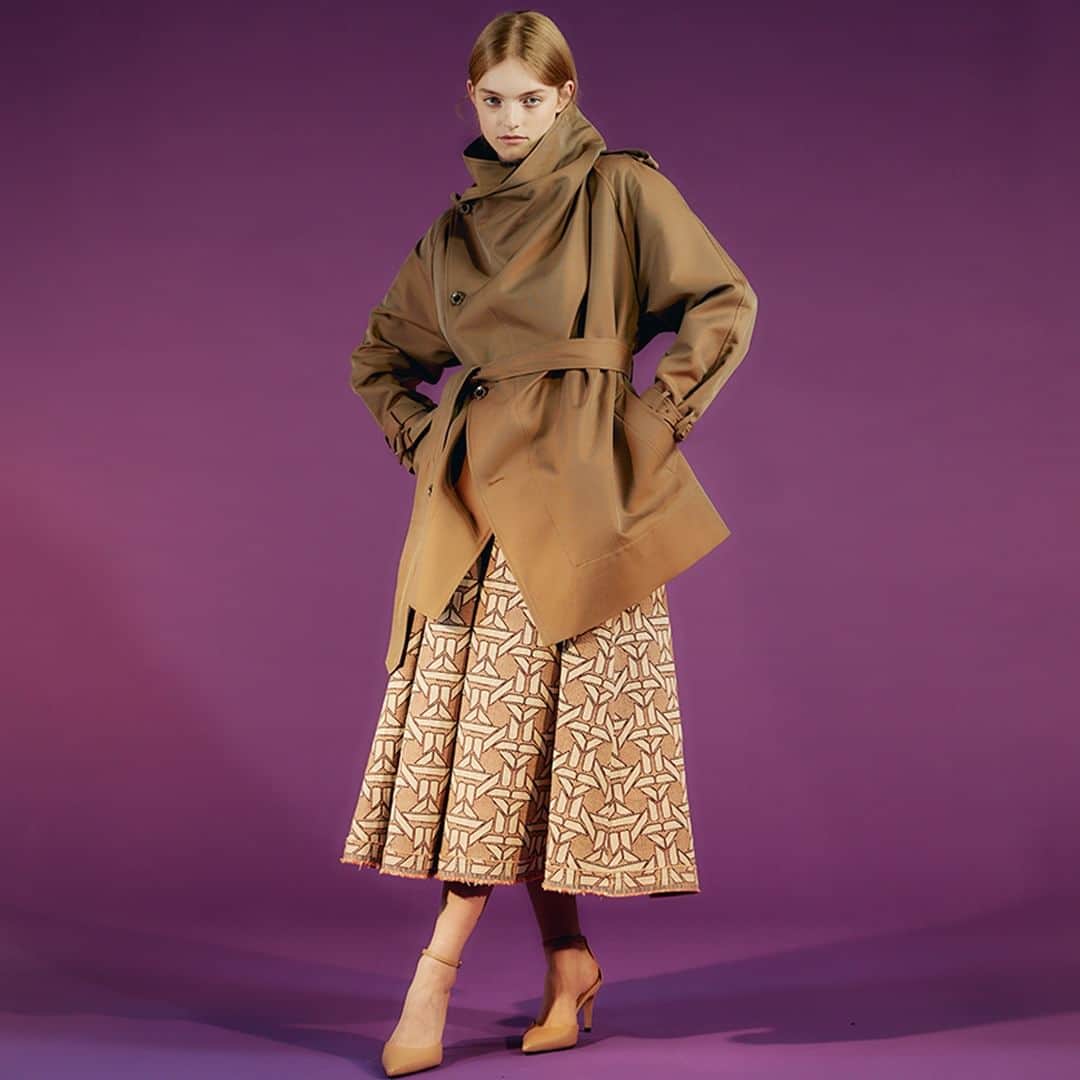 Double Standard Clothingのインスタグラム：「. 《'24 PRE-SPRING COLLECTION PRE ORDER》 予約受付期間：11.2(Thu) - 11.8(Wed)  [COAT] Sov. / シャンブレーツイルトレンチコート(予約) price. 83,600円(税込) color. キャメル  size. 36 / 38 お届け予定…11月下旬  [SKIRT] Sov. / ジャガードフリンジボリュームスカート(予約) price. 46,200円(税込) color. ミックス  size. 36 / 38 お届け予定…11月中旬  ------------------------------------------- #doublestandardclothing #tokyo #DSC #sov #nightstore #2024prespring #preorder #fashion #ootd」