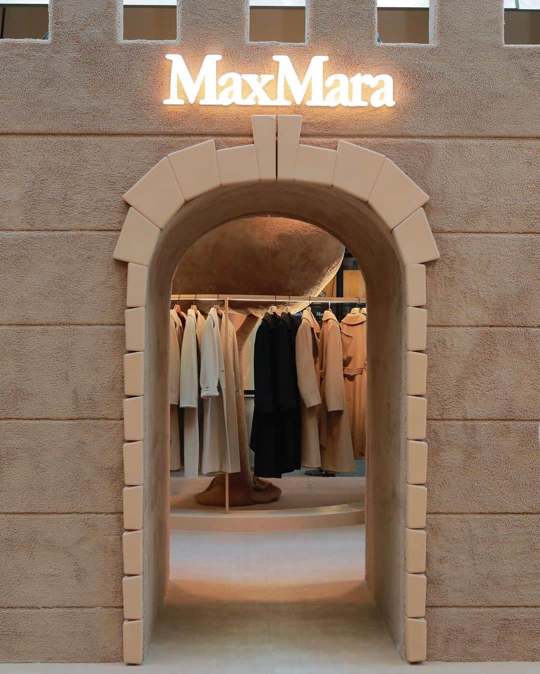 ミチさんのインスタグラム写真 - (ミチInstagram)「MaxMara Teddy 10🤎 六本木ヒルズにてteddy10周年が盛大にお祝いされました テディ尽くしで豪華な夜でした🧸 #PR @maxmara #MaxMaraTeddyTen #maxmara」11月2日 21時06分 - mi0306chi