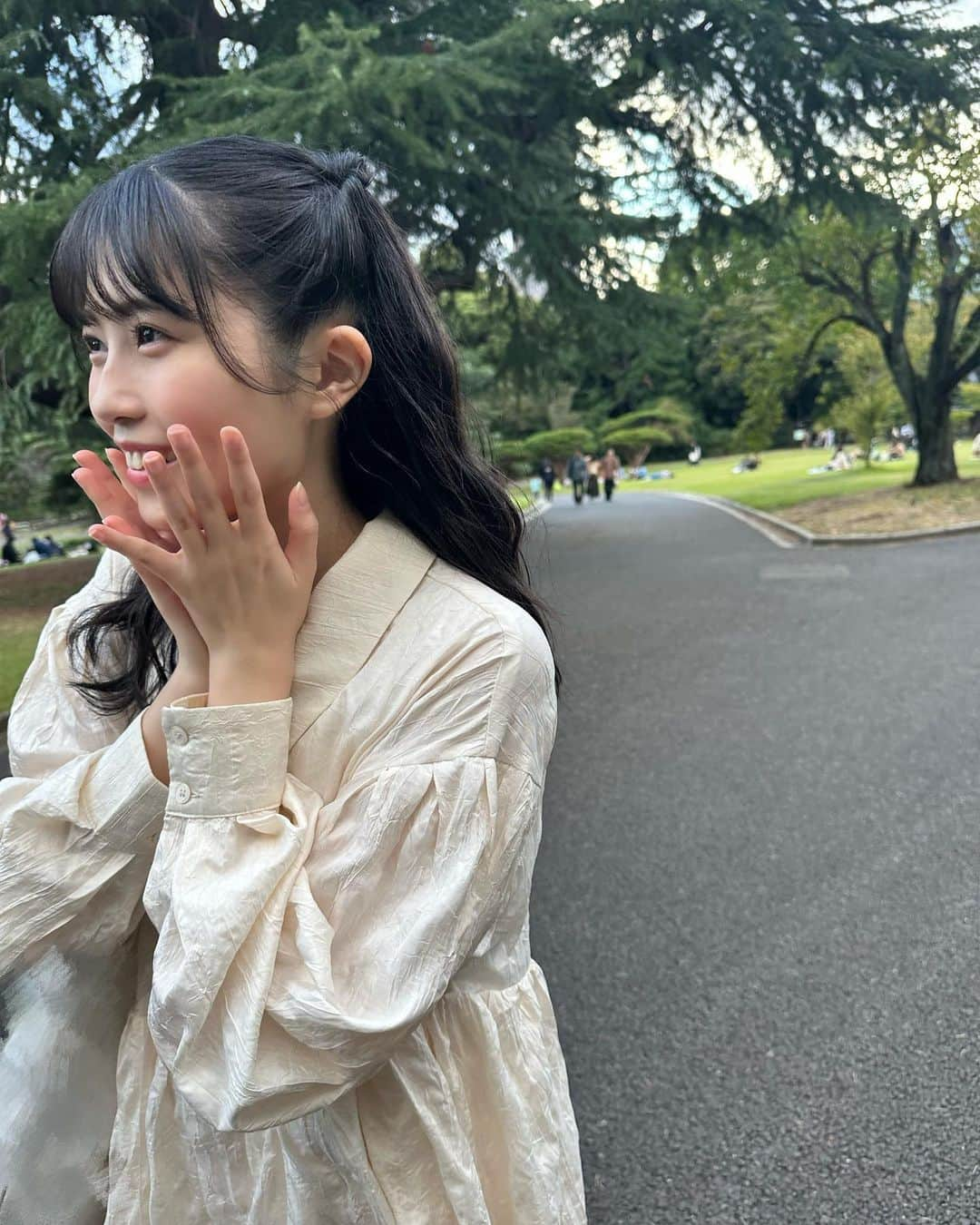 西田汐里さんのインスタグラム写真 - (西田汐里Instagram)「🍃  こころがいっぱい撮ってくれるの😌 @kokoro_maeda.official   #前田こころ #西田汐里 #beyooooonds」11月2日 20時59分 - shiori_nishida.official