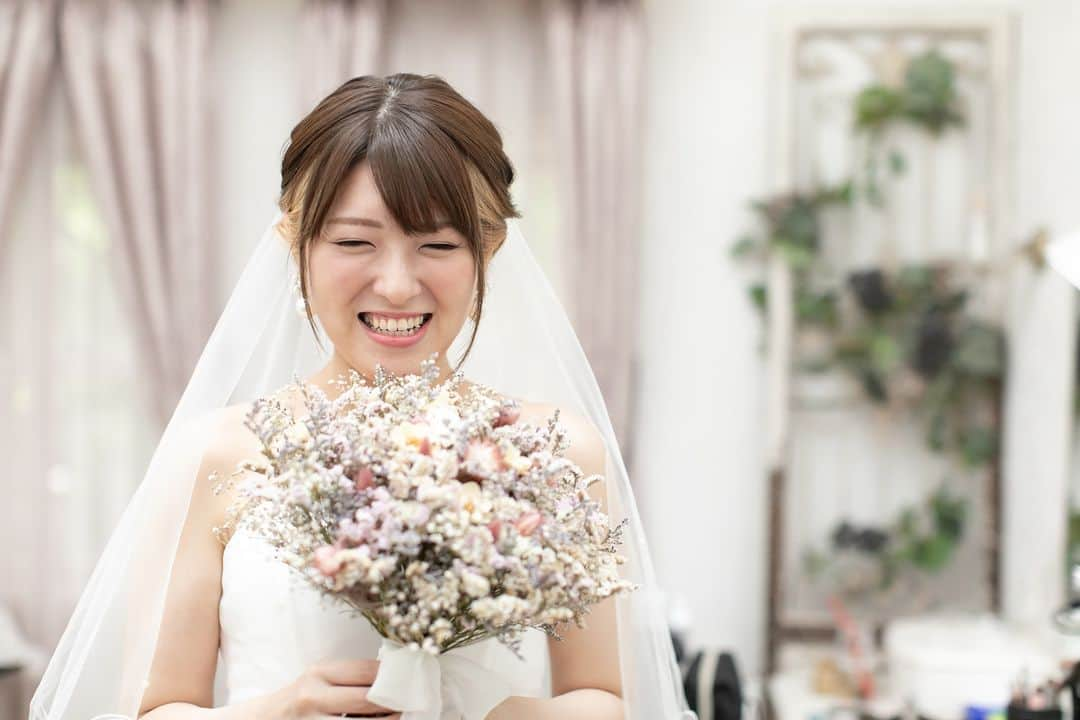 BARN&FOREST148のインスタグラム：「#100年後も語り継がれる結婚式  ・ ・ Dry flower bouquet…*  ブライダルフェアのご予約やお問合せは InstagramのDMでも承っております*  #ドライフラワー #ブーケ #花束 #バーンアンドフォレスト148 #barnandforest148 #卒花嫁 #プレ花嫁 #オリジナルブーケ #bouquet #ガーデンウェディング #千葉結婚式 #ブーケ迷子 #barnwedding #ラスティックウエディング #バーンアンドフォレスト #ガーデン挙式 #freshflowerbouquet #148花嫁 #小花ブーケ #流山おおたかの森 #千葉結婚式場 #ナチュラルウェディング #結婚式場 #バーンウェディング #florets」