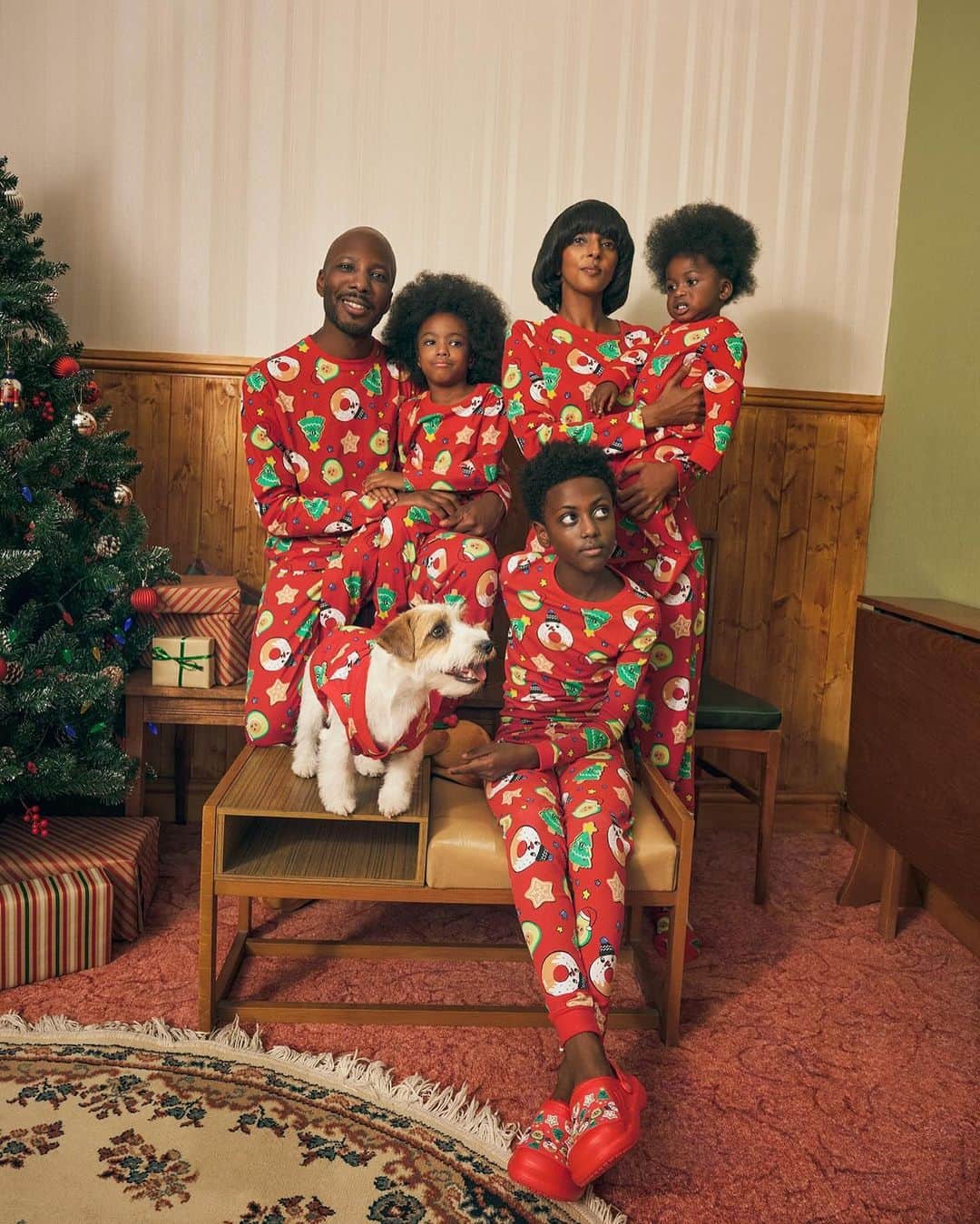 プリマークのインスタグラム：「Matching for the whole family 🥰 ❤️ Shop our Family Pyjamas in-store now with prices from £5/€6.50/$10 #Primark #FamJams」