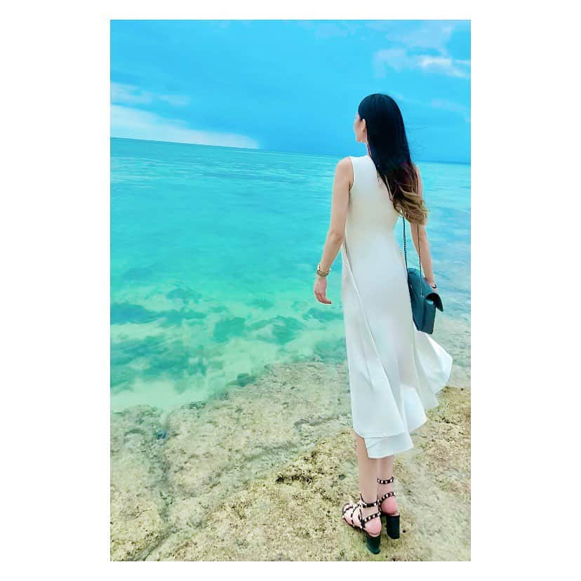 有馬奈那さんのインスタグラム写真 - (有馬奈那Instagram)「小魚が沢山泳いでたよ🐠✨ ハート作ったつもりが、、、🐒？笑 . . . #モデル #model #薬学部 #pharmacystudent #グラビアアイドル #tb #過去pic #旅行 #trip #travel #沖縄 #okinawa #沖縄旅行 #okinawatrip #石垣島 #石垣島旅行 #石垣島観光 #ishigaki #竹富島 #竹富島観光 #taketomi #beach #西桟橋 #japanesegirl #タビジョ #japanesegirl #我的最愛 #좋아요 #instagood #フォロワー募集中 #有馬奈那」11月2日 21時04分 - nana_arima