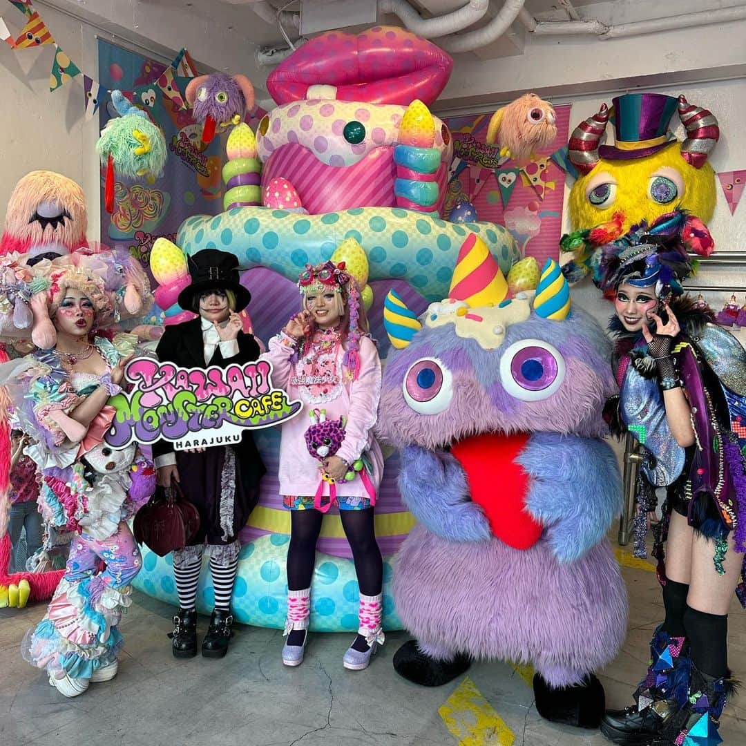KAWAII MONSTER CAFEさんのインスタグラム写真 - (KAWAII MONSTER CAFEInstagram)「Thank you for comming🌈😈💖🏹🫧  #kawaiimonstershop #kawaiimonstercafe  #japan#tokyo#harajuku#tokyotrip#tokyotravel#ハロウィンイベント#popup#6dokidoki#decora#harajukugirls#japanesegirl #harajukufashion#hapajukufood#takeshitastreet#竹下通り#原宿ランチ」11月2日 21時08分 - kawaiimonstercafe