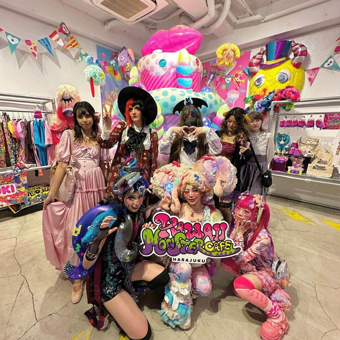 KAWAII MONSTER CAFEさんのインスタグラム写真 - (KAWAII MONSTER CAFEInstagram)「Thank you for comming🌈😈💖🏹🫧  #kawaiimonstershop #kawaiimonstercafe  #japan#tokyo#harajuku#tokyotrip#tokyotravel#ハロウィンイベント#popup#6dokidoki#decora#harajukugirls#japanesegirl #harajukufashion#hapajukufood#takeshitastreet#竹下通り#原宿ランチ」11月2日 21時08分 - kawaiimonstercafe