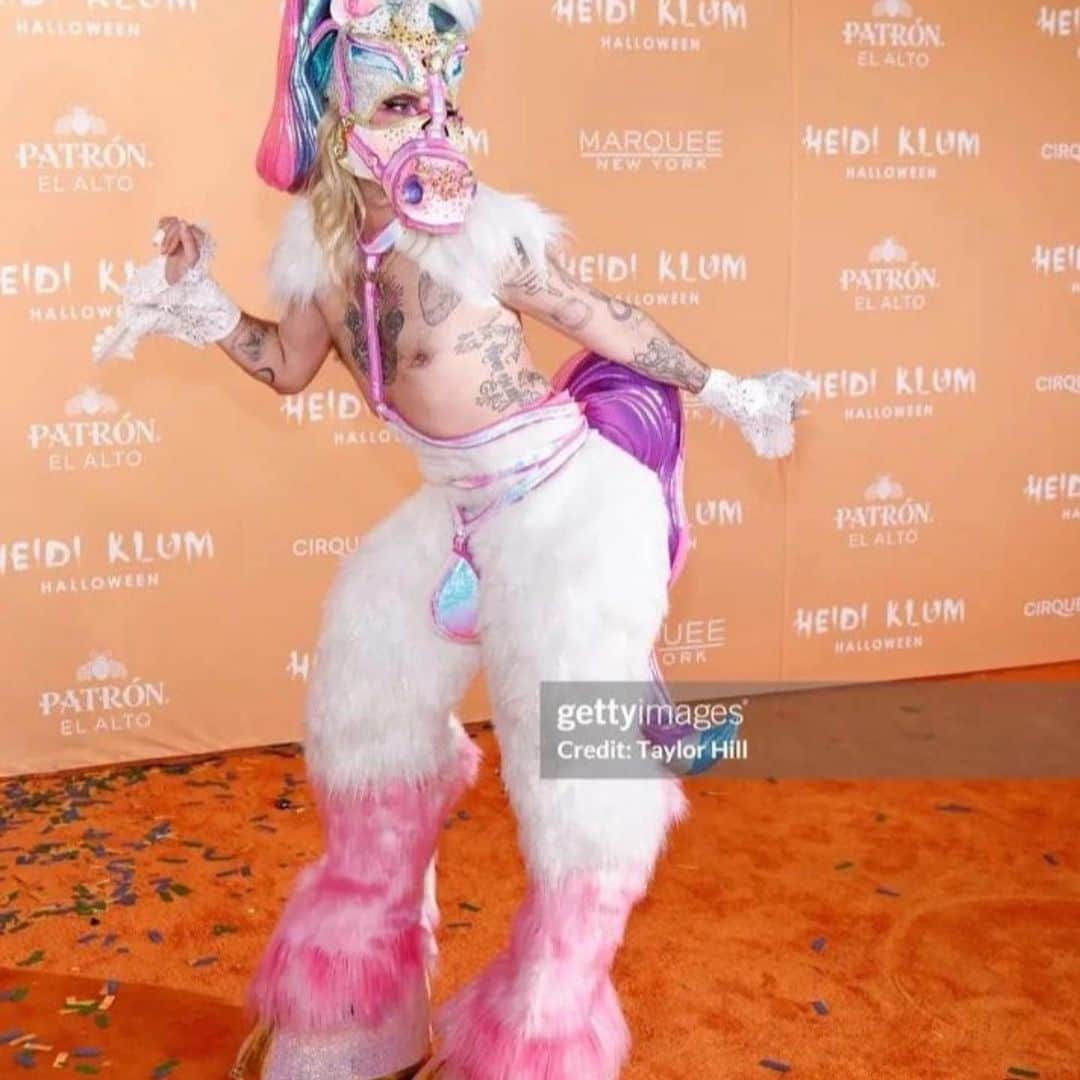 ビル・カウリッツさんのインスタグラム写真 - (ビル・カウリッツInstagram)「Being a spiced up version of “the last unicorn” made me so happy this year 🦄 who else grew up with this movie? hope you all had as much fun on halloween as I had 🫶🏻❤️ costume made by the best @marcosquared 😘」11月2日 21時10分 - billkaulitz