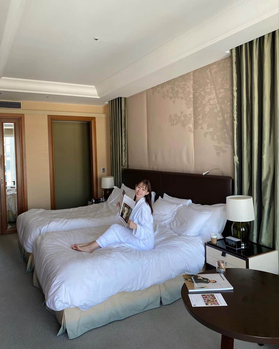karen okajimaのインスタグラム：「1人で行ったセンレジ🤍 色んなホテルに行きたい☺️ ひとり旅も好きだから色々行きたいな🤗  #セントレジス大阪 #セントレジスホテル大阪 #stregisosaka #stregis」