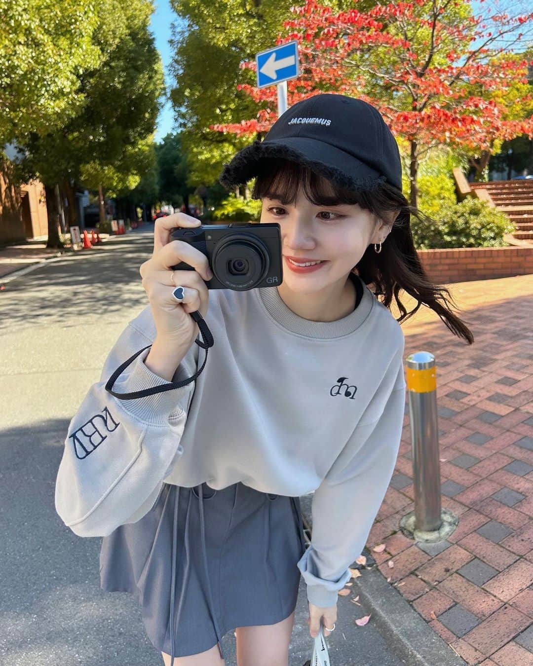 村田倫子のインスタグラム：「🩶🤍🩷📷  何色が好きですか？  #idem_idea #gr3x」