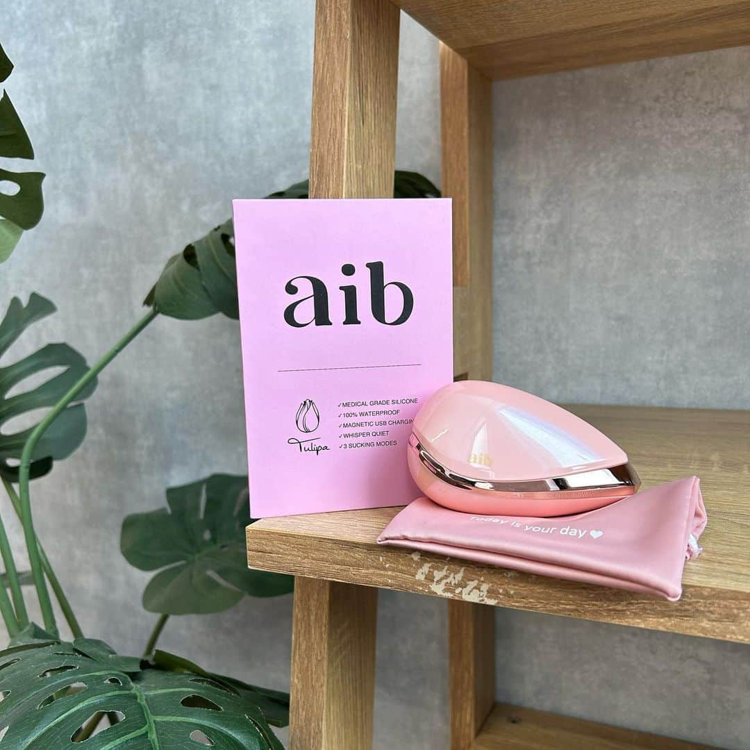 立花このみのインスタグラム：「. aib さんから届いた美顔器のようなチューリップのような、これは実はプレジャーアイテムなんです🌷 . 恥ずかしながら見たことも触ったことももちろん、プレジャーアイテムという言葉すら知らなかったあたしなんだけどaibさんの商品は全て全て可愛いくて女性の嬉しいが詰まっていて、商品を見るだけでワクワクしちゃう🤍 . 国柄こういう事ってオープンにするのが恥ずかしいという思いがあると思うんだけど、もっともっとオープンになると良いななんて🌏 . プレゼントにも良きかも🤭💭 . . . PR @aib.selfcare  #ピンクリボン運動  #ピンクリボンコンテスト2023  @narrow_official  . . . . . #aib  #アイブ  #チュリパ  #インナーフローラローション　 #フェムケア　#セクシャルウェル　#selflove #womanwellness#sexualwellness #womanhealth #sexualhealth #selfcare #selfove #selfpleasure #Womanizer #デリケートゾーン #セルフプレジャー #フェムテック #膣ケア #膣トレ #ラブグッズ #フェムケア #ウーマナイザー #ラブトイ #セルフラブ #セルフプレジャーアイテム」