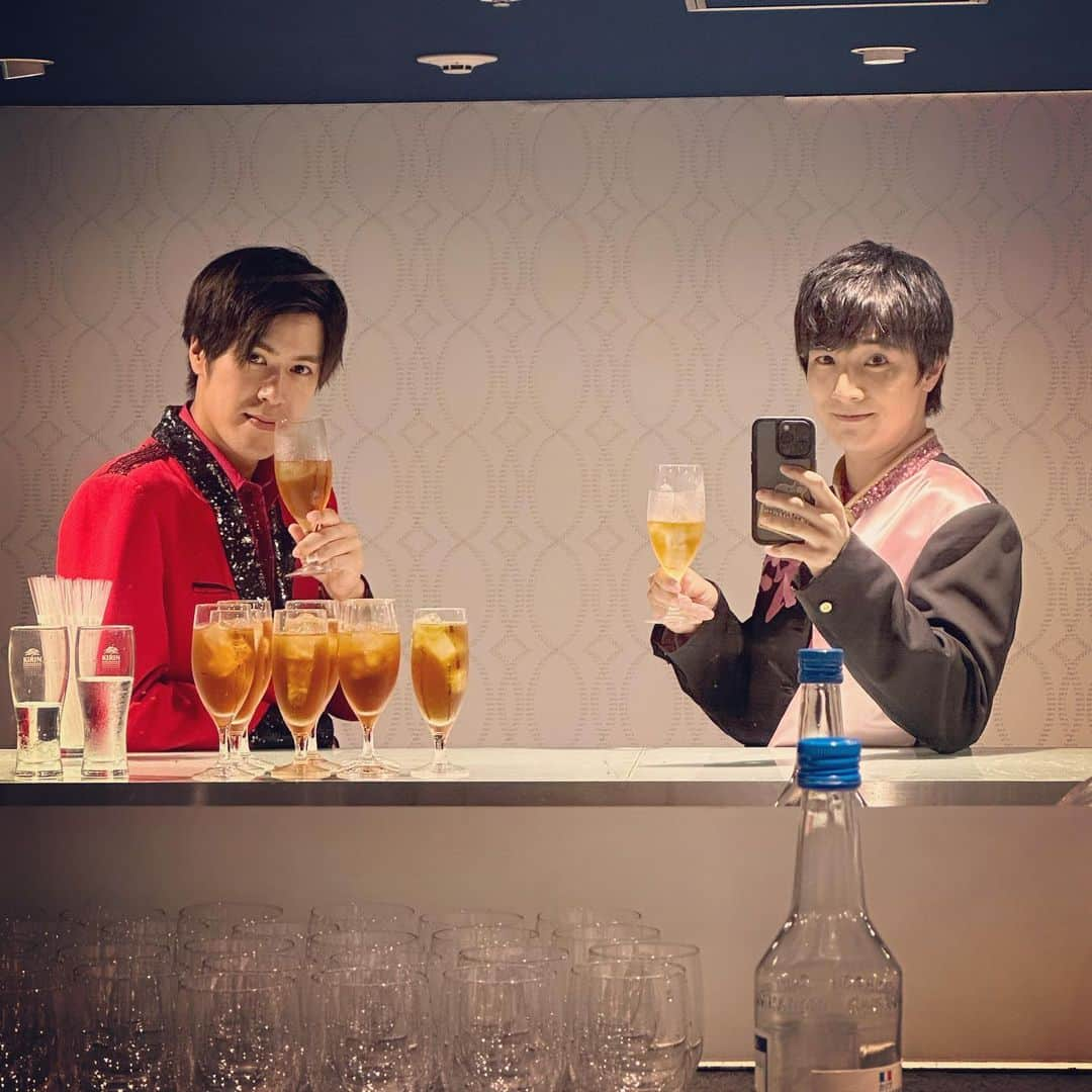 本田剛文さんのインスタグラム写真 - (本田剛文Instagram)「烏龍茶最強ブラザーズ  #バー #Bar #烏龍茶 #落ち着く #東京 #某 #お仕事 #ボイメン #平松賢人 #本田剛文」11月2日 21時15分 - boymen_honda