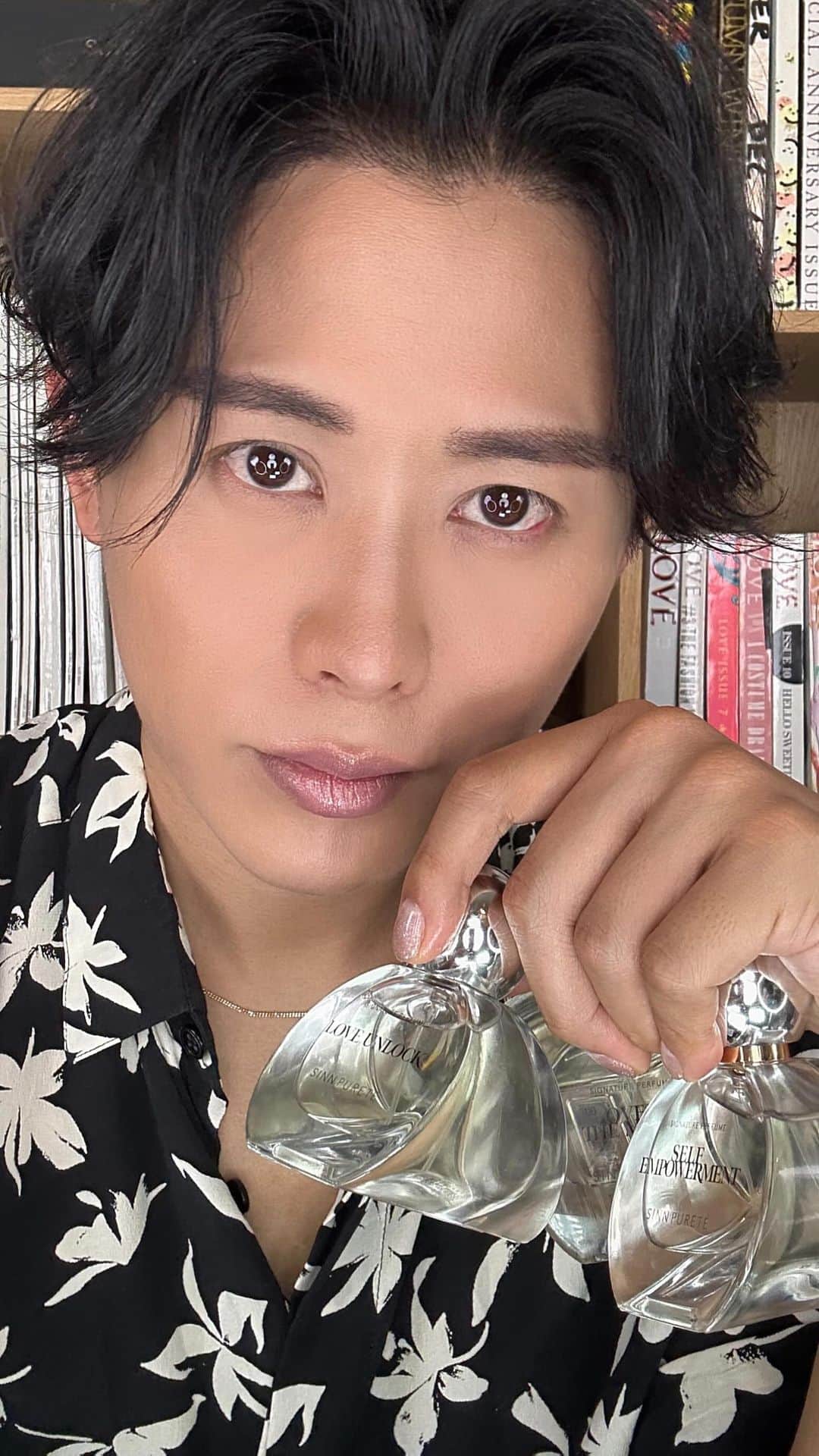 のインスタグラム：「シンピュルテ（　@sinnpurete ）の新しいフレグランスと、 ハンドセラム、シートマスクをご紹介しました🤍  今回もライブ視聴者様限定のクーポンをご用意しました！  ○特典内容 公式オンラインストアで、対象商品が10％OFFで購入可能  ○10%OFF クーポンコード hiro1102  ○クーポン対象商品 ・シグネチャーパフューム単品（全3種）　 ・マインドフルハンドセラム（全２種） ・AGスターフィッシュシートマスク（１枚／４枚セット）  ○クーポン対象店舗 シンピュルテ公式オンラインストア　https://sinnpurete.com/  ○クーポン対象期間 2023年11月2日（木）20:00〜2023年11月16日（木）23:59  ○クーポン利用方法 商品をカートに入れたあと、クーポンコードをご入力ください。  クーポンに関するお問い合わせは公式アカウント　@sinnpurete までお願いいたします。  #シンピュルテ  #シグネチャーパフューム  #マインドフルハンドセラム #AGスターフィッシュシートマスク #sponsored」