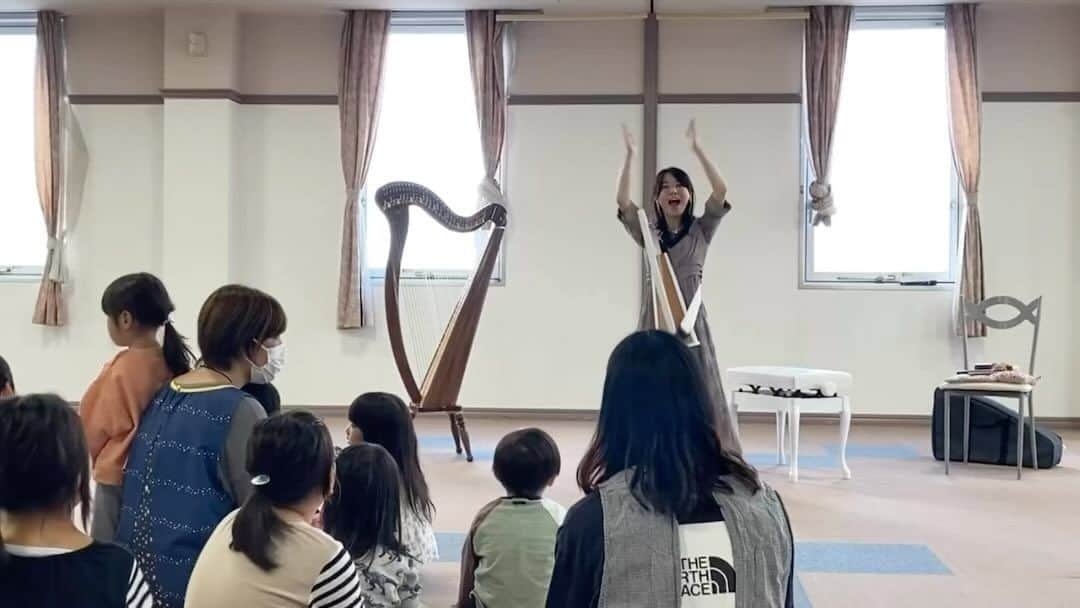 のインスタグラム：「#アンパンマンマーチ #育児   ミヤビメソード認定プラチナ講師 The miyabimethod teacher,mMikako in Akita,Japan for mother and children🤱  秋田支部教室 みかこ先生によるコンサート   お母さんと子どものための ファミリーコンサート大盛況おめでとう♫👏  フルバージョンYouTube見てねっ🥰」