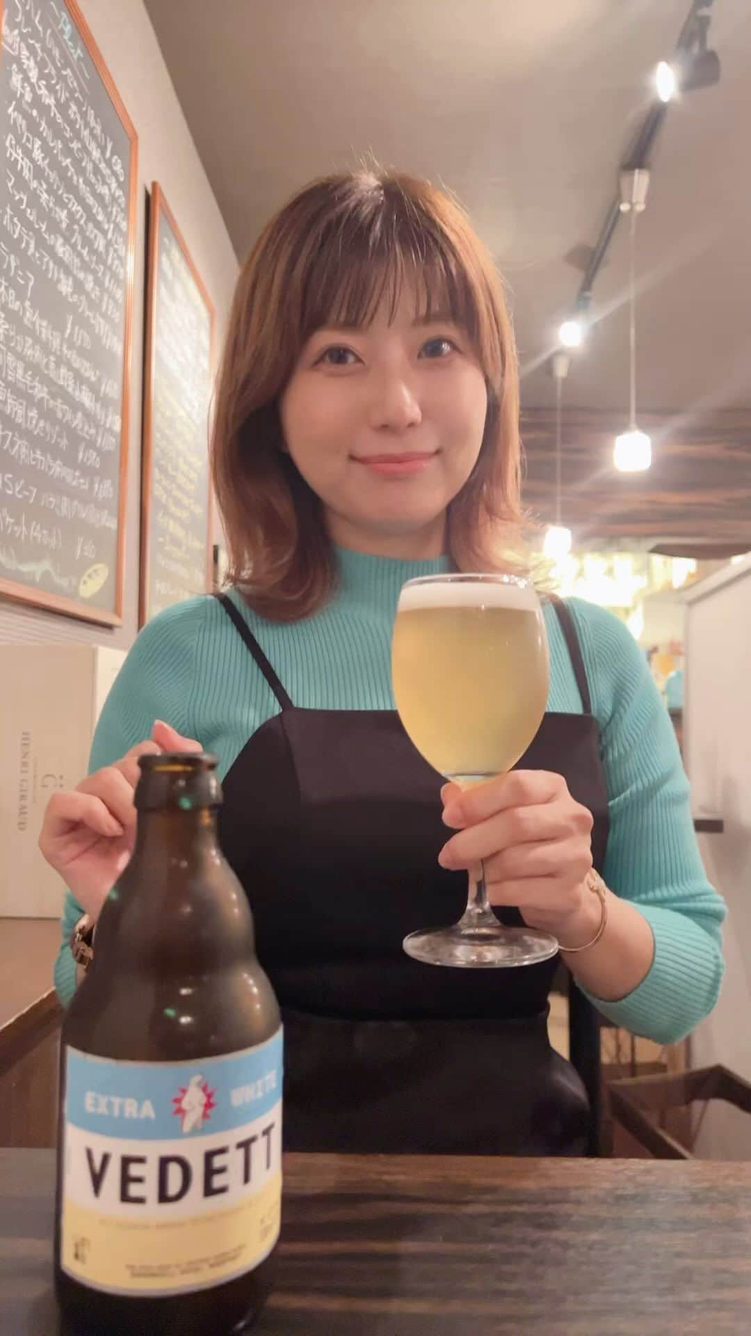 天野麻菜のインスタグラム：「ビール女子。3649  #ビール #ビール女子 #beer #お酒 #アルコール #タレント #グラビア #女優 #天野麻菜 #休まず #毎日飲んでる #記録更新中 #ビールのcm #オファー待ち #ビール大好き #乾杯 #乾杯シリーズ #1日1ビール #10年以上 #続けてる #今日で #3649日目 #ヴェデット #ホワイトビール」