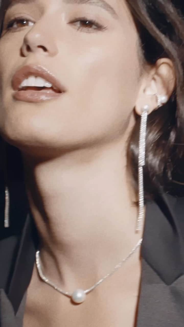 M I Z U K Iのインスタグラム：「Coming Soon 🖤  P R I V E COLLECTION at NEIMAN MARCUS BEVERLY HILLS  . . . #neimanmarcus  #beverlyhills  #mizuki  #mizukijewels #mizukijewelry #prive #modern #pearl #diamond #jewelry #jewellery #sneak #peek」