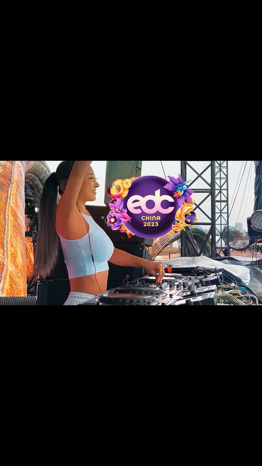 ᴍᴀʏᴀのインスタグラム：「@edc__china 🇨🇳main stage  After Movie🐼✨  夏の思ひ出🌴🌞  #edcchina #edc #progressivehouse」