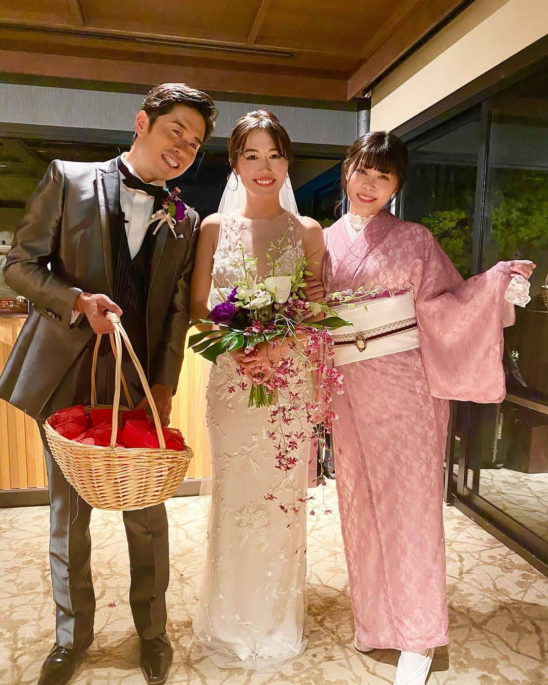 シュアン（施鈺萱）さんのインスタグラム写真 - (シュアン（施鈺萱）Instagram)「🏄‍♀️💍💒 很開心很開心能參與Mao跟Hiroki的人生大事！ 從跨年到衝浪 也跟Hiroki玩在一起🥰💓 謝謝衝浪讓我們變得很要好💓 期待以後能一起製造更多回憶🥳  結婚典禮也像個YouTuber創作者的同學會 見到好久不見的大家好開心😍 還有交到好多Mao的朋友 結婚典禮、披露宴、二次會、三次會、四次會 玩到凌晨4點！ 參加好參加滿😆😆😆 最後還聽到兩位分享準備結婚典禮的辛苦 但真的辦的超好的  恭喜Mao x Hiroki結婚！！  ———————-  Maoの大事な結婚式に参加できて本当に嬉しい！ サーフィンや一緒にカウントダウンしていて、 ヒロキも仲良くなって サーフィンに感謝だね🥰 また一緒遊ぼうね！！！  結婚式はYouTuberの同窓会みたいで、 久しぶりのみんなに会えて嬉しかった🥰 また新しいMaoの友達とも仲良くなって、すごく楽しかった🥳  結婚式から、披露宴、二次会、三次会、四次会 私が全部参加してたから 朝4時まで4人で夜食😆😆😆 色々結婚式を準備の大変さも聞けて 改めて素敵な結婚式を準備してくれてありがとう💓💒💍  ご結婚おめでとう㊗️  #京都着物レンタル #京都レンタル着物 #着物レンタル京都 #着物コーデ #着物 #和服  #結婚式 #MaomaoTV #台湾出身YouTuber #日台結婚式 #国際結婚 #和服體驗 #平安神宮 #平安神宮會館 #京都 #kyoto #Japan #在日台灣人YouTuber #在日台灣人 #施鈺萱 an #在日台灣人YouTuber #在日台灣人 #施鈺萱」11月2日 21時37分 - ts_hsuan