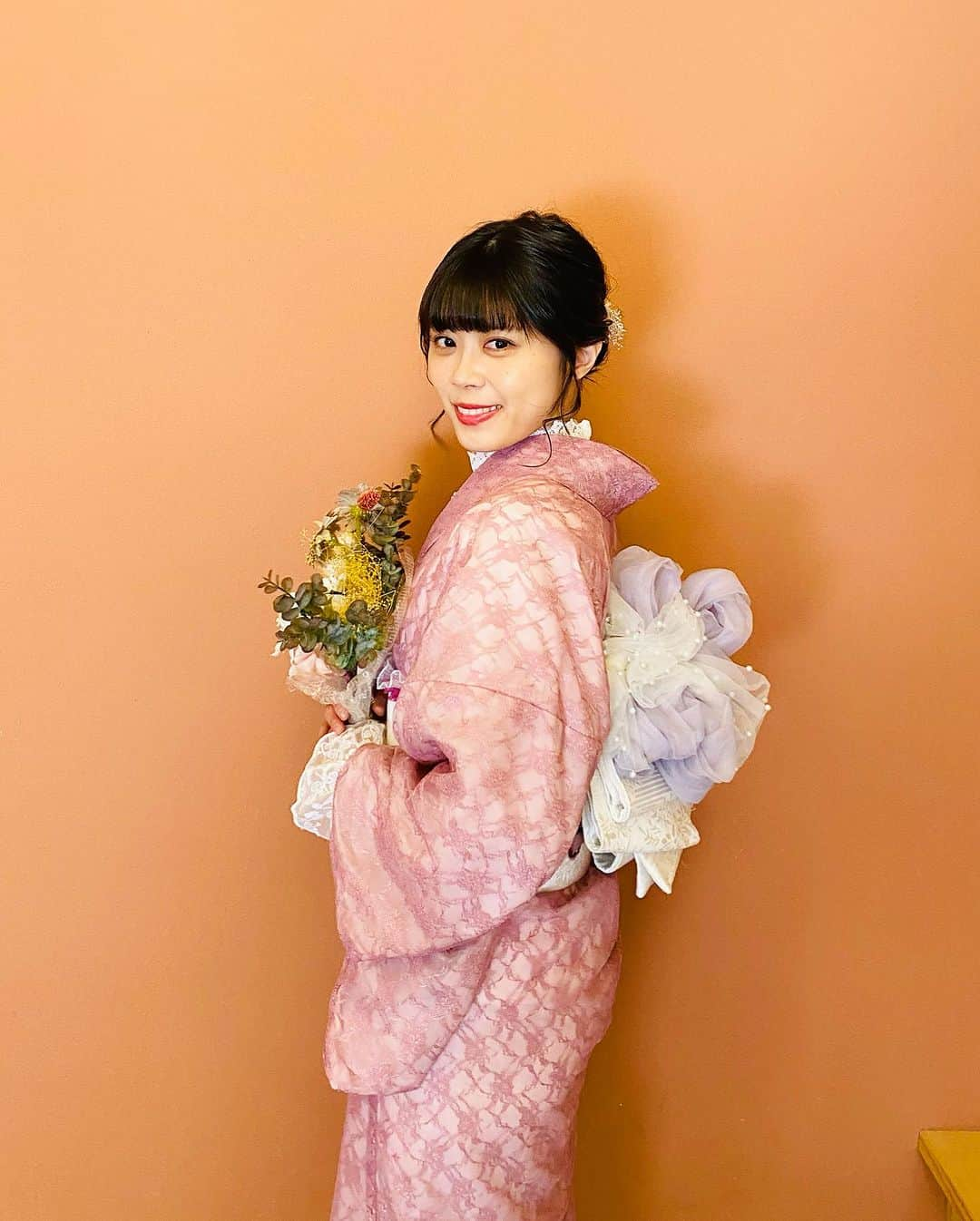 シュアン（施鈺萱）さんのインスタグラム写真 - (シュアン（施鈺萱）Instagram)「🏄‍♀️💍💒 很開心很開心能參與Mao跟Hiroki的人生大事！ 從跨年到衝浪 也跟Hiroki玩在一起🥰💓 謝謝衝浪讓我們變得很要好💓 期待以後能一起製造更多回憶🥳  結婚典禮也像個YouTuber創作者的同學會 見到好久不見的大家好開心😍 還有交到好多Mao的朋友 結婚典禮、披露宴、二次會、三次會、四次會 玩到凌晨4點！ 參加好參加滿😆😆😆 最後還聽到兩位分享準備結婚典禮的辛苦 但真的辦的超好的  恭喜Mao x Hiroki結婚！！  ———————-  Maoの大事な結婚式に参加できて本当に嬉しい！ サーフィンや一緒にカウントダウンしていて、 ヒロキも仲良くなって サーフィンに感謝だね🥰 また一緒遊ぼうね！！！  結婚式はYouTuberの同窓会みたいで、 久しぶりのみんなに会えて嬉しかった🥰 また新しいMaoの友達とも仲良くなって、すごく楽しかった🥳  結婚式から、披露宴、二次会、三次会、四次会 私が全部参加してたから 朝4時まで4人で夜食😆😆😆 色々結婚式を準備の大変さも聞けて 改めて素敵な結婚式を準備してくれてありがとう💓💒💍  ご結婚おめでとう㊗️  #京都着物レンタル #京都レンタル着物 #着物レンタル京都 #着物コーデ #着物 #和服  #結婚式 #MaomaoTV #台湾出身YouTuber #日台結婚式 #国際結婚 #和服體驗 #平安神宮 #平安神宮會館 #京都 #kyoto #Japan #在日台灣人YouTuber #在日台灣人 #施鈺萱 an #在日台灣人YouTuber #在日台灣人 #施鈺萱」11月2日 21時37分 - ts_hsuan