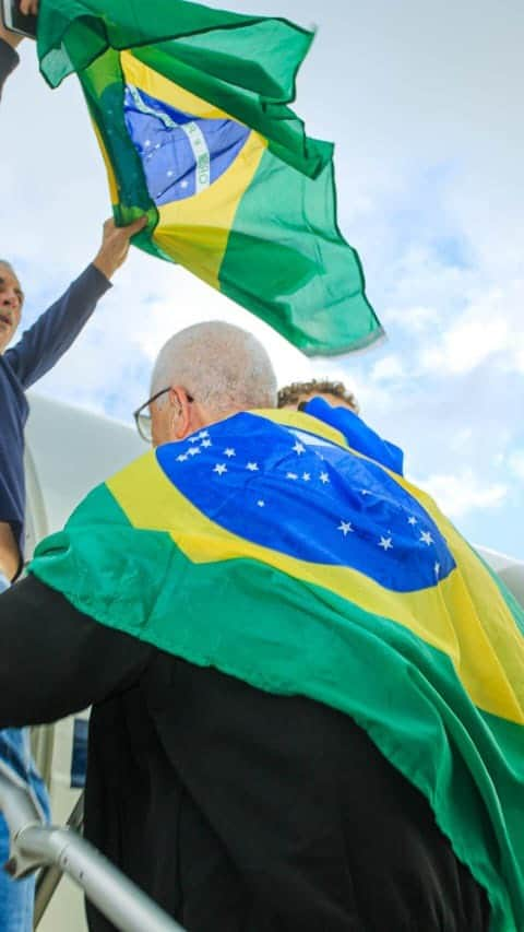 ジルマ・ルセフのインスタグラム：「Mais uma etapa da operação Voltando Em Paz foi cumprida hoje. Já estão em Brasília 26 passageiros repatriados da Cisjordânia. Outros 6 desembarcaram em Recife.」