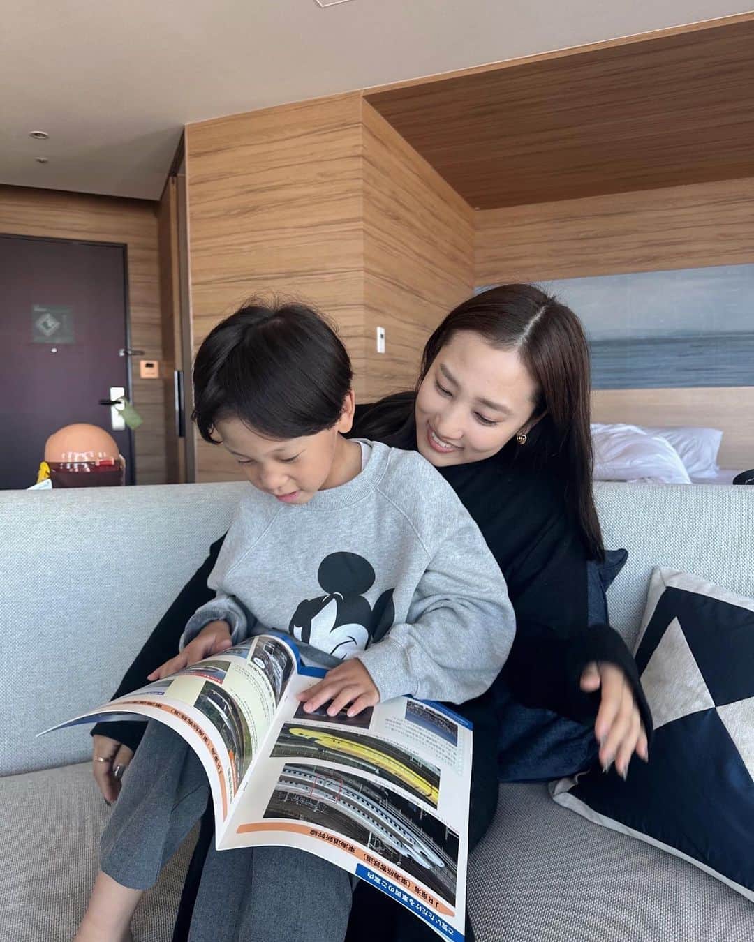 えぬくんさんのインスタグラム写真 - (えぬくんInstagram)「初名古屋旅行は @nagoyaprincehotelskytower  に泊まりました🫶  新幹線だけじゃなくて色んな電車がたくさん見えて 最高の景色で プラレールで遊べて…  神ホテルすぎた🥰  全国のトレインビューホテルを制覇したい！🤍笑  #名古屋旅行 #子連れ旅行 #えぬくんちゃんねる」11月2日 21時47分 - sum.722