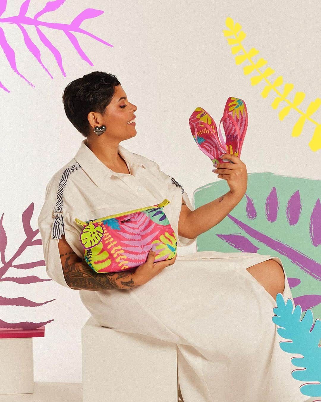 Santa Lollaのインスタグラム：「A paulistana Aline Bispo é reconhecida por seu trabalho interdisciplinar que contempla ilustrações, pinturas, gravuras, audiovisual e fotografia. Descubra mais sobre a nossa artista convidada e suas criações inspiradoras para a Santa Lolla! #santalolla #santalollaverao24 #CollabArtistasSL」