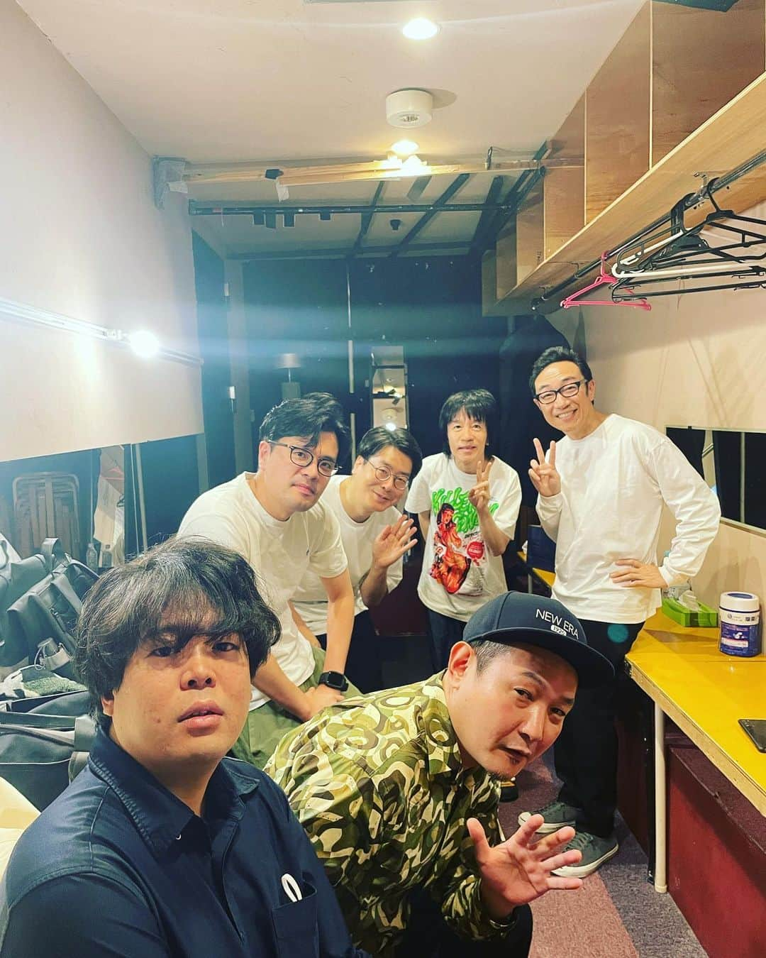 角田晃広のインスタグラム：「『それぞれの深夜高速』 ありがとうございました。  特別審査員にフラワーカンパニーズの鈴木圭介さんをお迎えし、 マシンガンズの西堀さん、 宮下草薙の草薙さん、 マユリカの阪本さん、 男性ブランコの浦井さんに、 人生を振り返っていただいたき、その後、万感の思いを込めて『深夜高速』を歌っていただくというライブ。 いい夜でした。 2週間配信でみれるそうですのでよろしければ。  #深夜高速 #マシンガンズ #宮下草薙 #マユリカ #男性ブランコ #フラワーカンパニーズ」