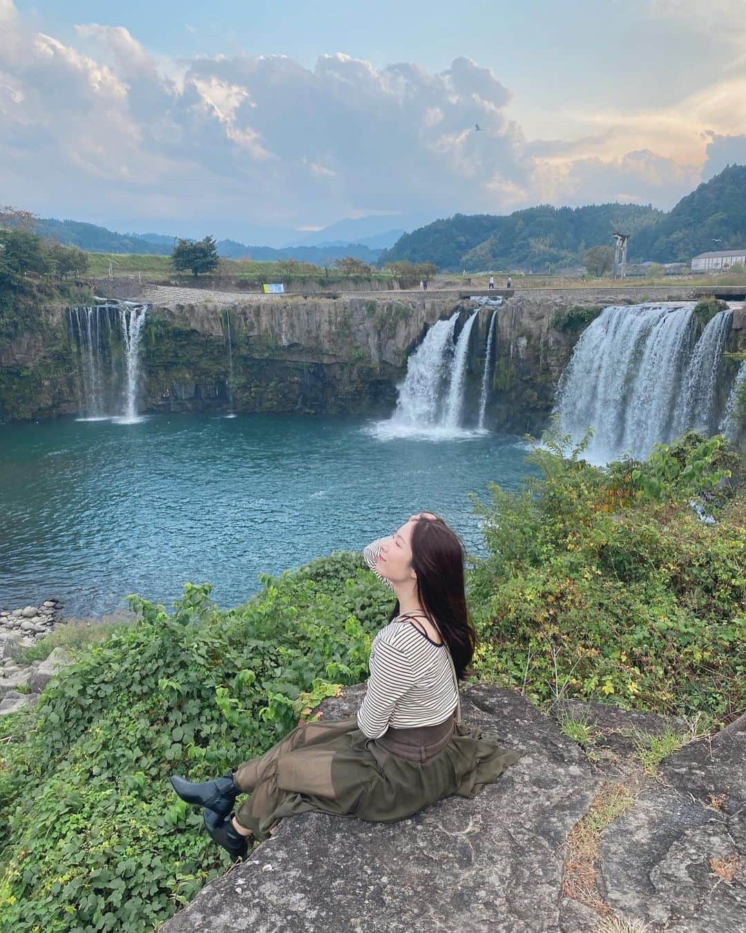 岸田麻佑さんのインスタグラム写真 - (岸田麻佑Instagram)「♡ 色んな滝を調べてて この画角で写真撮りたくて 行ったってのもあるんだ♫ . #九州 #九州旅行 #九州旅行  #大分 #大分観光 #大分旅行  #滝 #原尻の滝 #マイナスイオン」11月2日 22時04分 - mayu_kishimayu