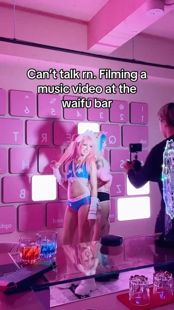 ナタリアなっちゃんのインスタグラム：「Thank you for letting us film @waifu_ume 💖」