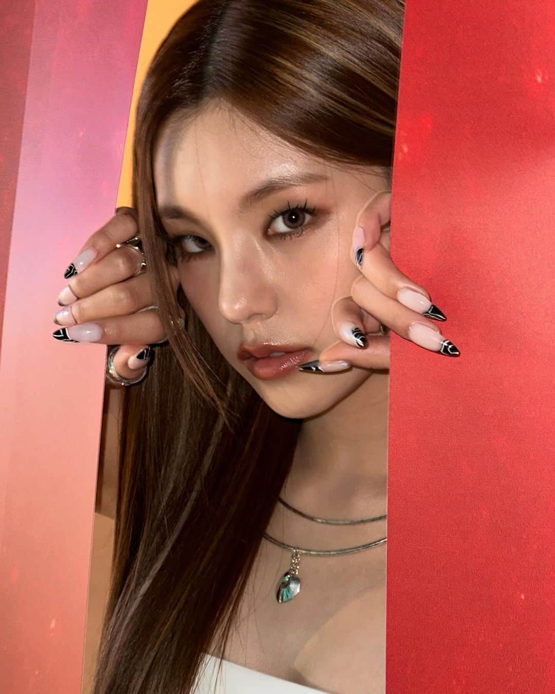 ITZYのインスタグラム：「가져와 내 사과🍎」
