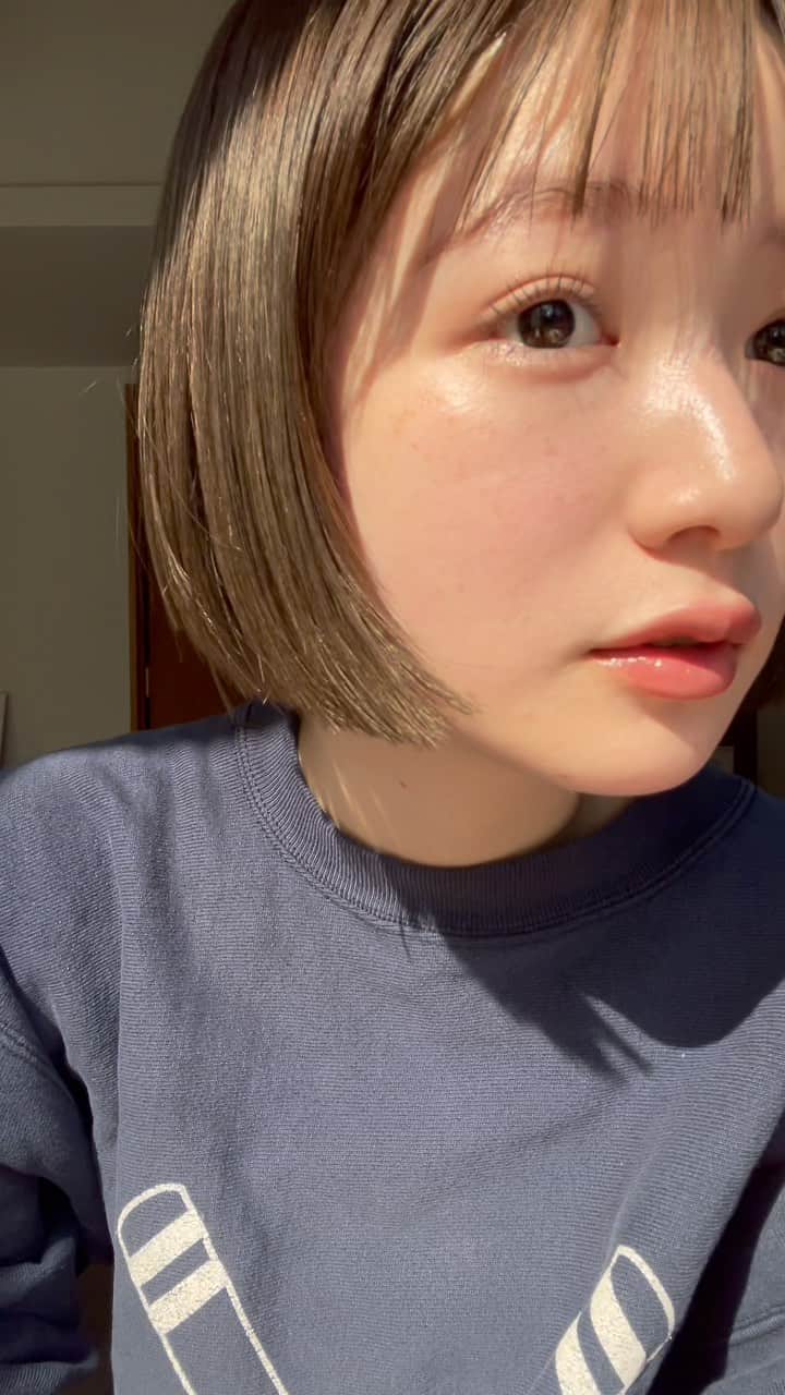 いしだちひろのインスタグラム：「最近のお気に入りメイク🫶  ナチュラルつやんつやんメイク〜 いかがでしょうか〜？？  アイシャドウは、 @snidelbeauty  アイデザイナー ex08  リップは、 @bidol_official  つやぷるリップ 101曖昧pink  #メイク動画#メイク#アイメイク#ツヤ肌メイク#ツヤ肌#bidol#snidelbeauty」