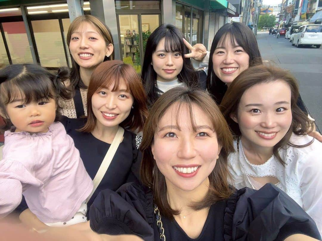 服部未佳のインスタグラム：「秋休みの思い出☕️ 日帰り名古屋！またゆっくり行きます🥲  大学時代の友人たち💖 かわいい娘さま👧🏻 楽しかったな〜ありがとう！  久しぶりに おじいちゃんおばあちゃん 叔母ちゃんにも会えました☺️  #金城 #大学 #名古屋  #服部未佳 #アナウンサー」