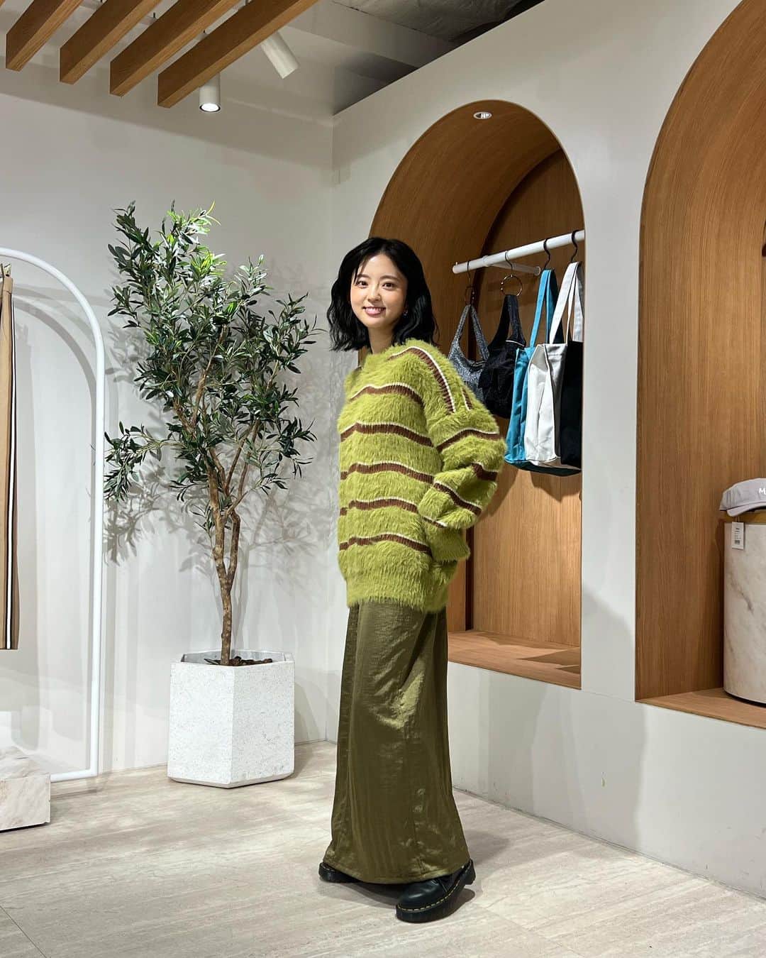 鈴本美愉のインスタグラム：「. ルミネエスト新宿POPUP初日✨ ご来店ありがとうございました🫶  今日はアピアランスイベント、来店イベントもやらせていただきました‼︎  前回から短いスパンでの開催にも関わらず、たくさんの方にご来店いただきとても嬉しく思います😌🤍  日曜まで開催しているので、皆さまにお会いできるのを楽しみにしています🍇」