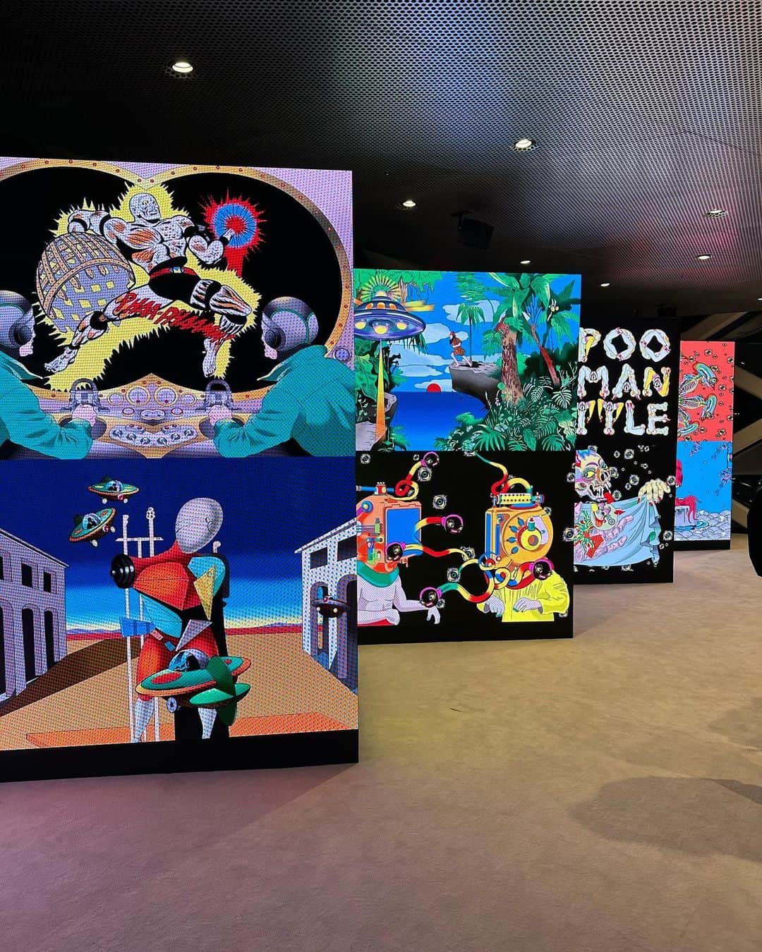PORINさんのインスタグラム写真 - (PORINInstagram)「田名綱敬一先生の作品はスーパーカーのジャケで知り、 あらためて惚れ惚れ。 圧巻でした。 たまらんです。 先生とのお写真(5枚目)は、久々に会ったゼミの教授に詰められてるよう😂  @prada  #Paraventi #PRADA」11月2日 22時12分 - ppporin