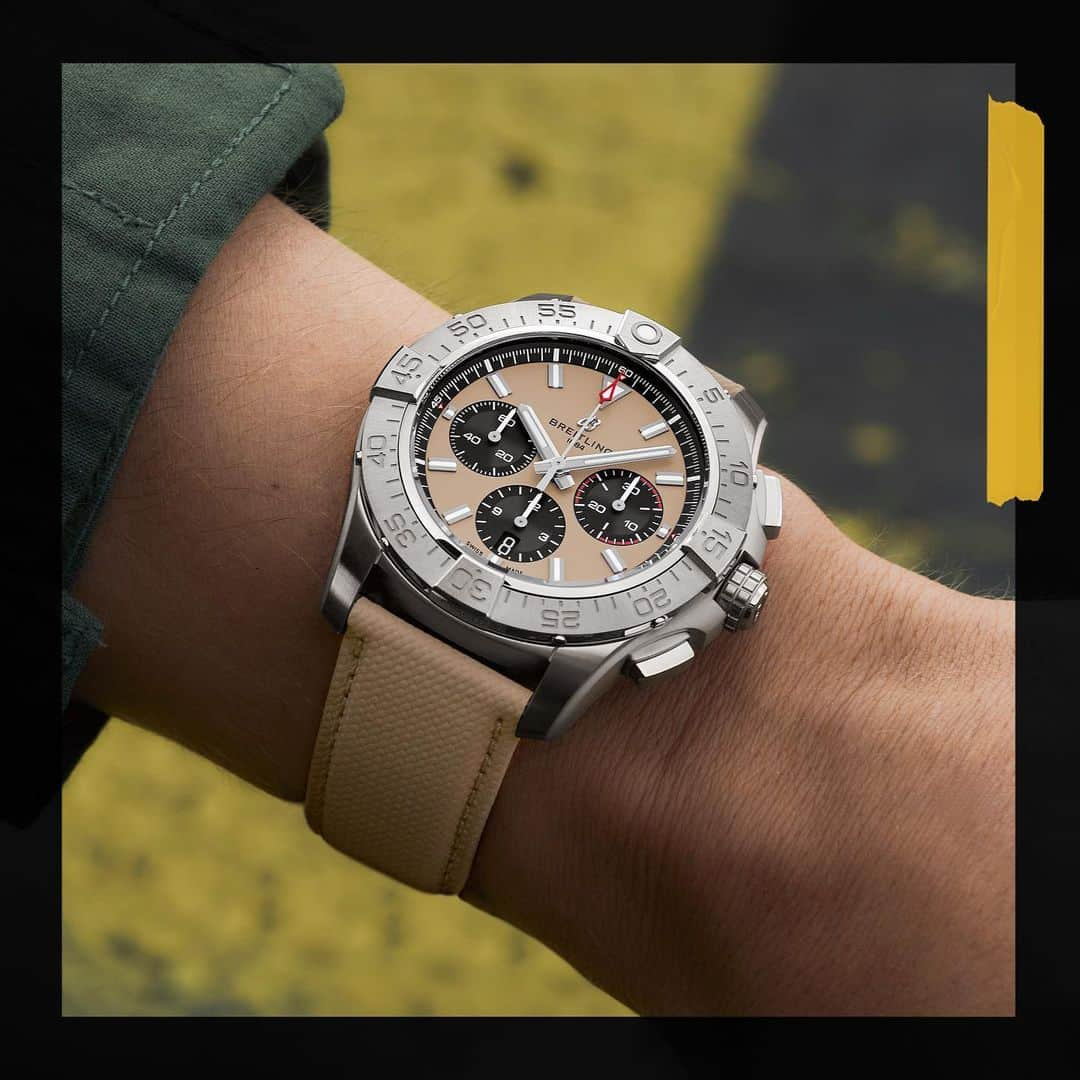 ブライトリングさんのインスタグラム写真 - (ブライトリングInstagram)「The all-new Avenger chronograph, powered by the Breitling Manufacture Caliber 01. Note the special grip pattern on the crown and bezel, and the new square pushers, designed for the smoothest timekeeping operation.   Shown here: the Avenger B01 Chronograph 44 in sand.   #breitling #squadonamission #avenger #watches #pilotswatch #aviation #chronograph #sanddial」11月2日 22時24分 - breitling