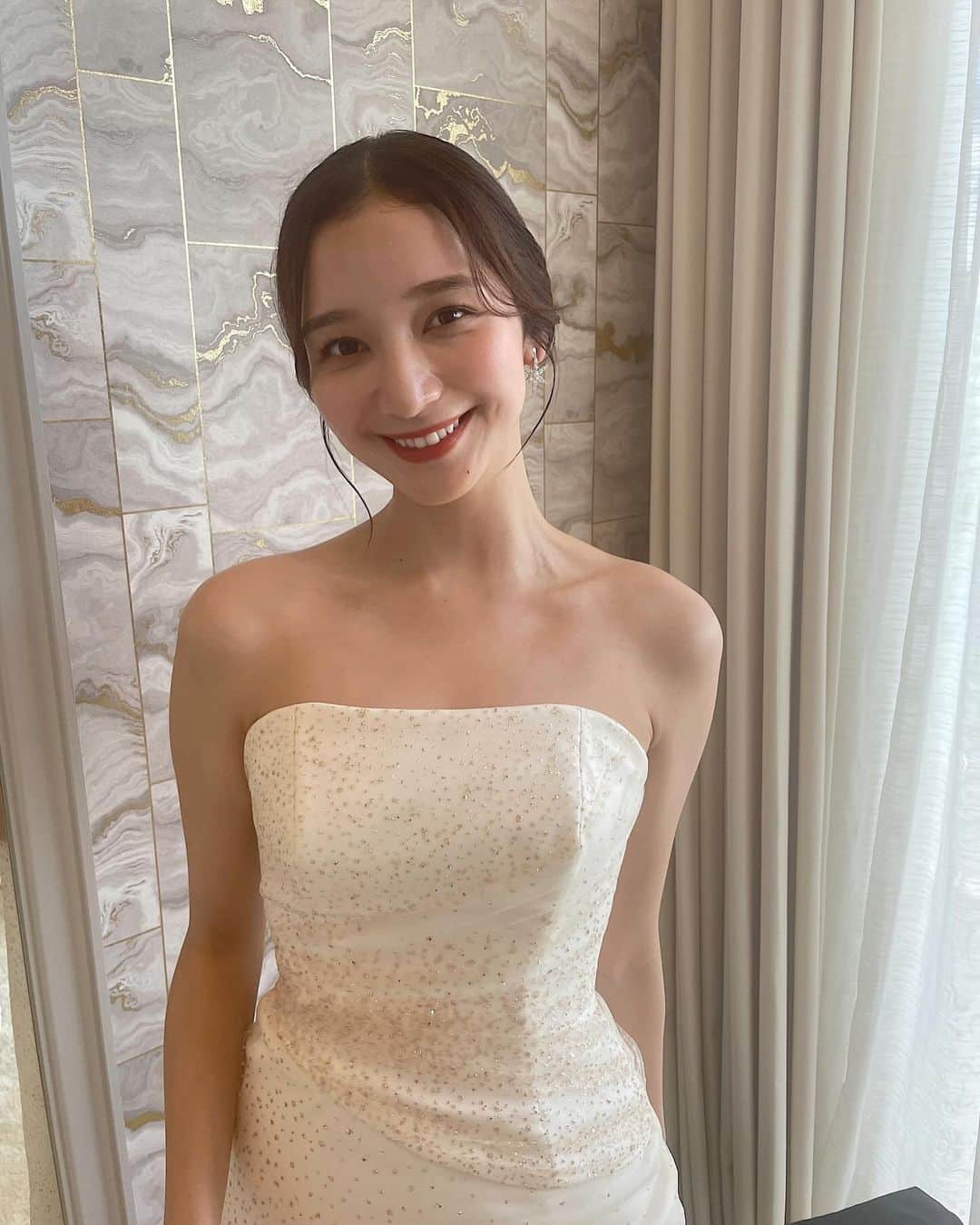 大西百合子のインスタグラム：「、、👰‍♀️  すごく暖冬だね~🐈☀️ 11月なのにぽかぽかするネ♡  #onishiyuriko」