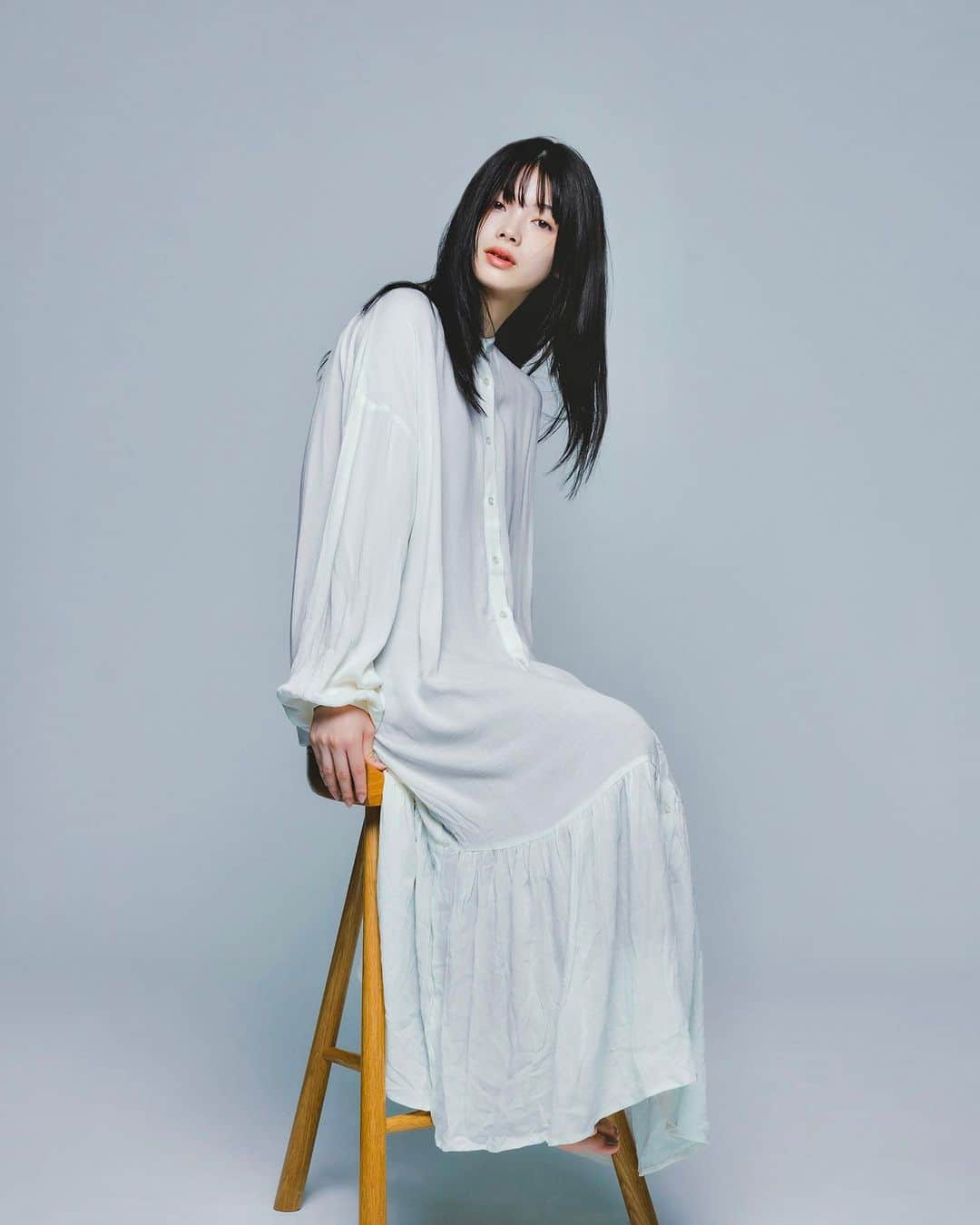 佐藤俊斗さんのインスタグラム写真 - (佐藤俊斗Instagram)「Kotona Minami for @kotona_minami   撮影させていただいた別カット。 透明過ぎて背景が見えそうなぐらい透き通る美しさでした。  Photographer @shuntosato  Hair make @haruna__yamaguchi」11月2日 22時19分 - shuntosato