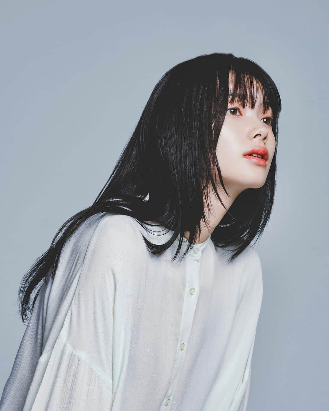 佐藤俊斗さんのインスタグラム写真 - (佐藤俊斗Instagram)「Kotona Minami for @kotona_minami   撮影させていただいた別カット。 透明過ぎて背景が見えそうなぐらい透き通る美しさでした。  Photographer @shuntosato  Hair make @haruna__yamaguchi」11月2日 22時19分 - shuntosato