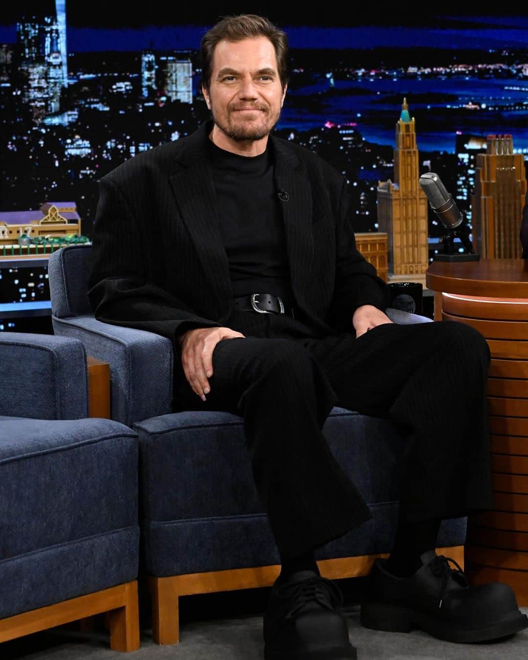 GQのインスタグラム：「Michael Shannon capped off his Balenciaga fit for ‘The Tonight Show’ with a pair of black Steroid Derbies—the massive, gloriously ridiculous EVA kicks. Read more on the actor’s look at the link in bio.」