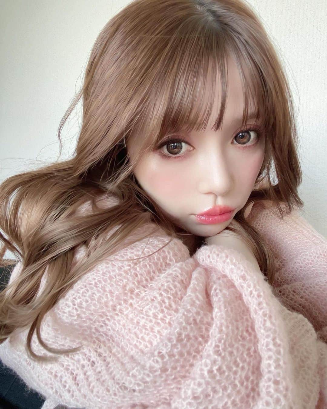 おりもあいのインスタグラム：「いつもよりちょっとメイク濃くした💗 ⠀」