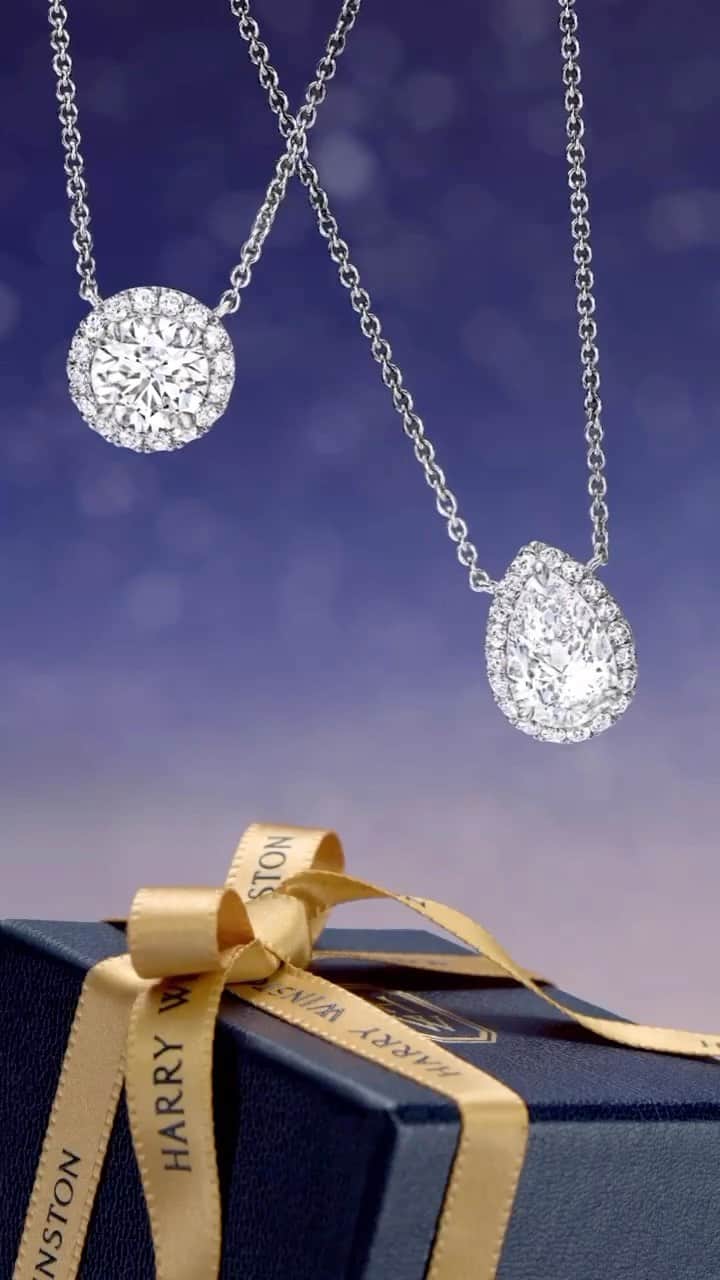 ハリー・ウィンストンのインスタグラム：「These delicate diamond pendants capture the joyful spirit of this special time of year. Ready to make their Winston Wishes come true? Tap the link in bio. #WinstonWishes #HarryWinston」