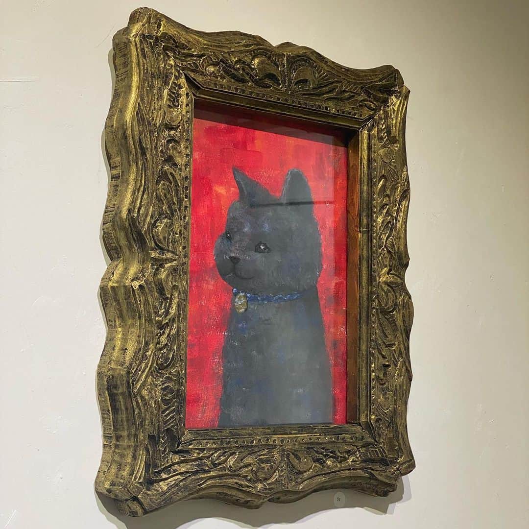 花房さくらさんのインスタグラム写真 - (花房さくらInstagram)「「喫茶モリノケモノ」には2枚の絵が掛かっています。 そのキャプションには「櫻沢房子」の文字が。 誰！？と思ったそこのあなた、正解です。 「櫻沢房子』は実在の人物ではないのです。 (つづく)  #喫茶モリノケモノ  #猫の肖像画  #櫻沢房子  #cat #sculpture #hanafusasakura」11月2日 22時26分 - sakura_hanafusa