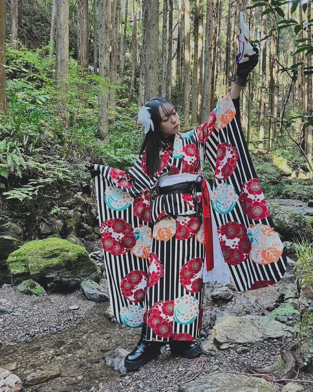 東城希亜さんのインスタグラム写真 - (東城希亜Instagram)「.  KIMONO/waterfall  . . . #五常の滝 #kimono #振袖 #雰囲気 #雰囲気好きな人いいね  #좋아요 #좋아요반사 #좋아요그램 #좋아요환영 #좋아요테러 #좋아요꾹 #좋아요폭탄 #좋아요꾸욱 #팔로우 #팔로우환영 #팔로미 #팔로우미 #셀카  #셀카그램 #셀카스타그램 #셀피 #셀피그램 #셀스타그램 #셀끼꾼 #followme」11月2日 22時27分 - ichi_noa