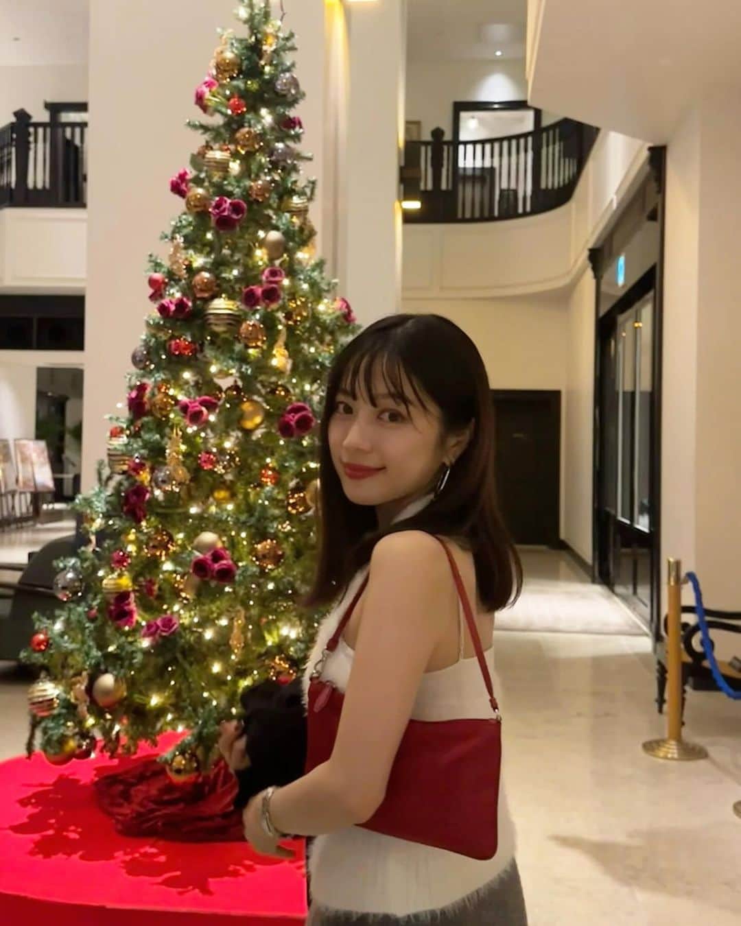 のインスタグラム：「1年ぶりの家族で沖縄🏝️ 到着した今日は雨だったけど 明日は晴れるはず🌞 おばあちゃんと今年も旅行に来られてしあわせっ ㅤㅤㅤㅤㅤㅤㅤㅤㅤㅤㅤㅤㅤ #沖縄#沖縄旅行#家族旅行」