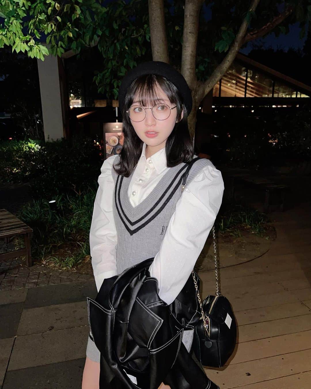豊田萌絵さんのインスタグラム写真 - (豊田萌絵Instagram)「フラッシュ📸の質感とても好き🫶🏻  パブロバっていうスイーツ人生で初めて知ったし初めて食べた🍰美味👼  #代官山  #アイビープレイス」11月2日 22時32分 - toyotamoe