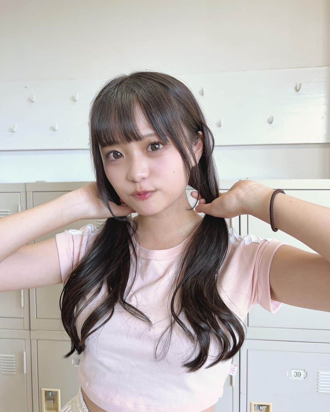 杉井美咲のインスタグラム：「撮影のオフショー📸✨  みんな公開まで楽しみにしててね🥹💞みーもたのしみ！ ・ ・ #jk #sjk #jk2 #jkブランド #jkの素敵な思い出 #07 #杉井美咲 #女子高生ミスコン #高一ミスコン」