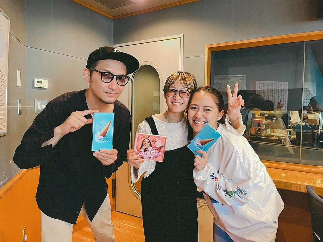 NakamuraEmiさんのインスタグラム写真 - (NakamuraEmiInstagram)「📻  大河さん、有華、楽しすぎる時間をありがとう〜！  #fmヨコハマ #kissandride  #小林大河 #有華」11月2日 22時37分 - nou.emi