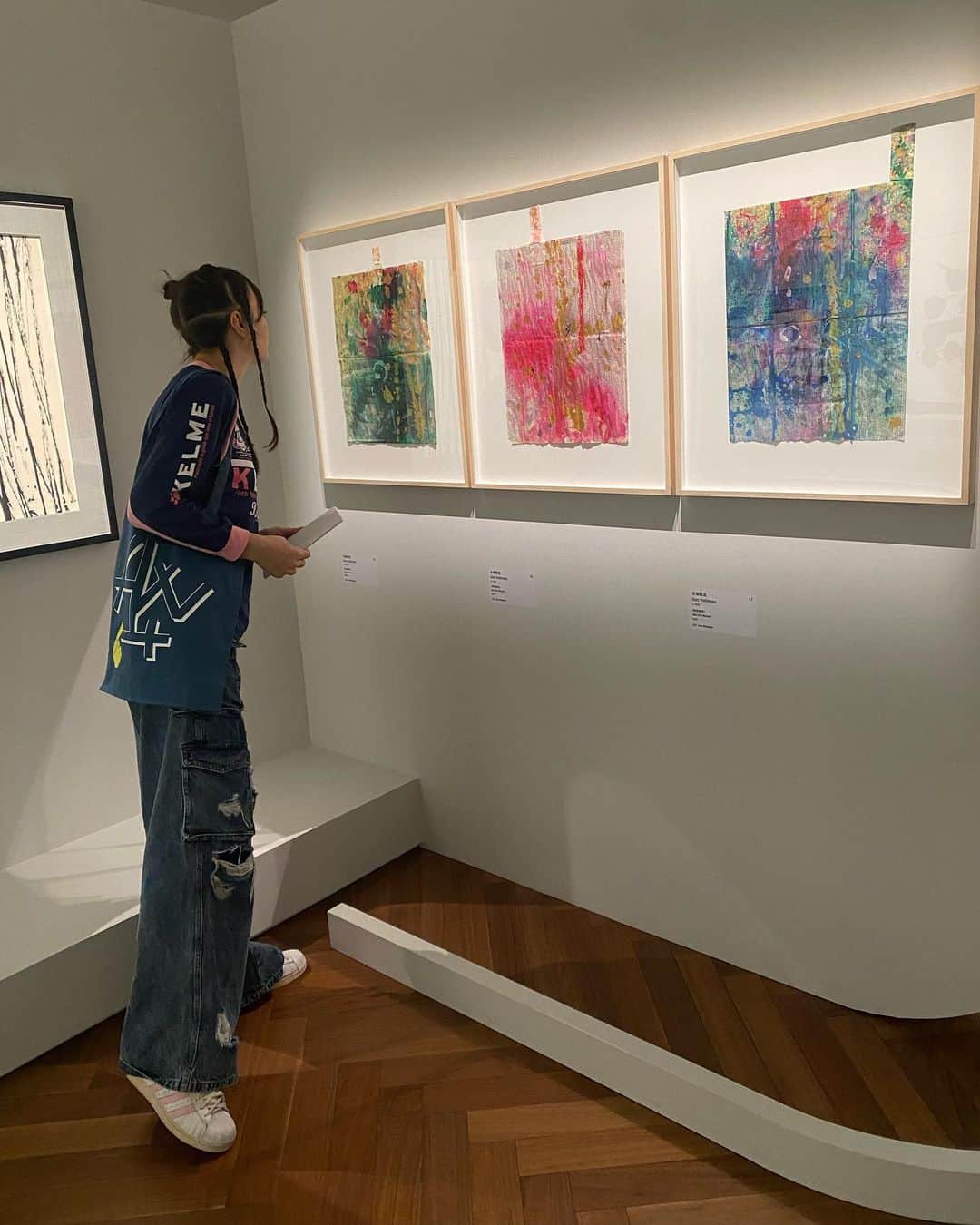 藤田エミリさんのインスタグラム写真 - (藤田エミリInstagram)「ART WEEK TOKYO 2023 11/2-11/5  アートウィーク東京は、東京における現代アートの創造性と多様性を国内外に発信する年に1度のイベント🏛️東京を代表する50の美術館・ギャラリーが連携して様々なプログラムを実施🖼️全会場をつなぐ無料のシャトルバスAWT BUSも運行してて、行きたい美術館どこまでも行けちゃうの！🚌私も実際に乗って行ってきたよ！  ここは📍大倉集古館 100点以上の作品を通じて、日本近代美術のキーワードを再考💭1F,2F,B1Fがあってじっくり見てきた👀  #artweektokyo #artweektokyo2023 #アートウィーク東京 #アートウィーク東京2023 #PR」11月2日 22時43分 - 7_emil_y