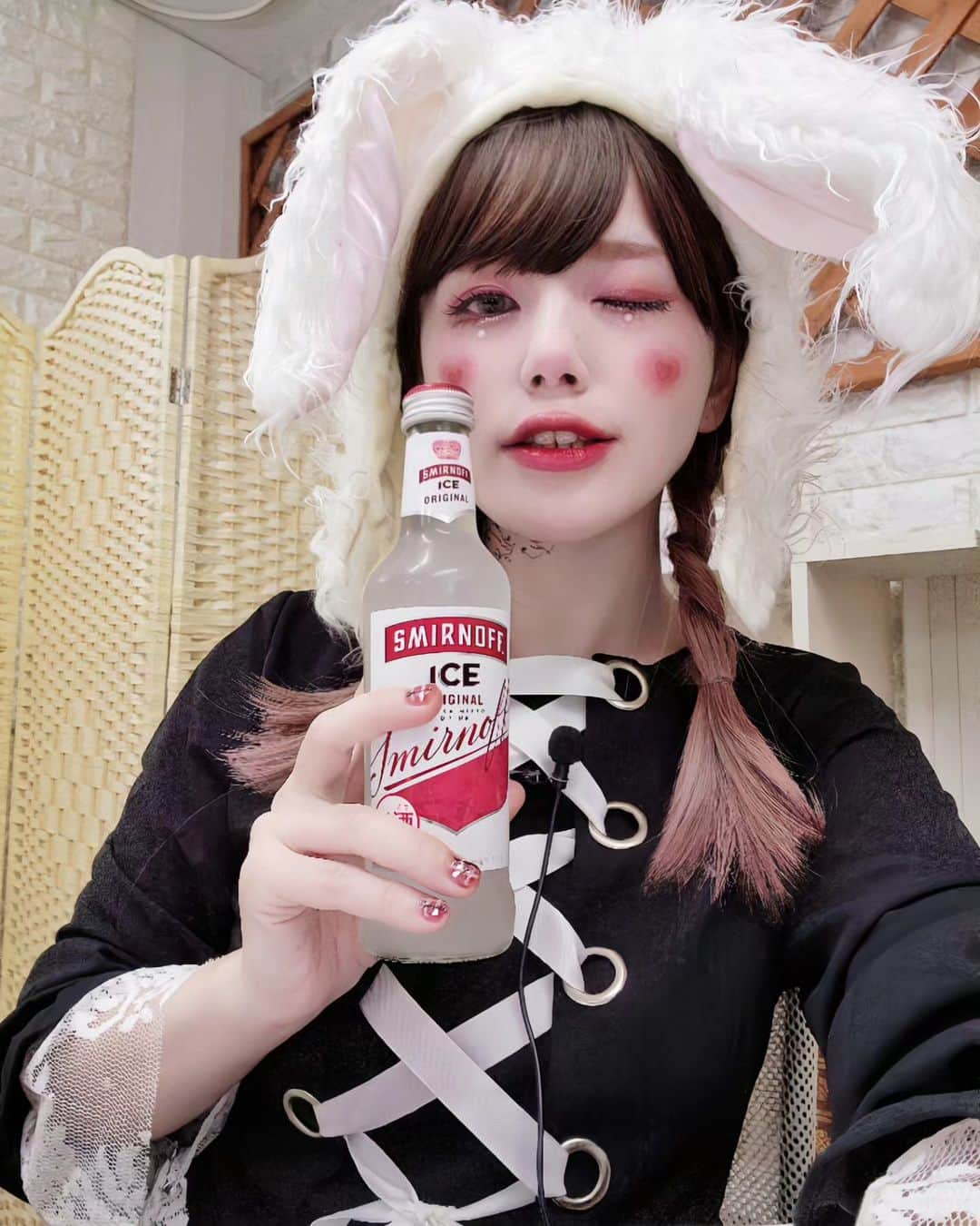 Machicoさんのインスタグラム写真 - (MachicoInstagram)「C #まぁゆりしか勝たん 🎃 スミノフ持った酔いどれウサギ🐰🥂 #Machico #セカンドショット #ハロウィン #仮装」11月2日 22時46分 - machico_3s25